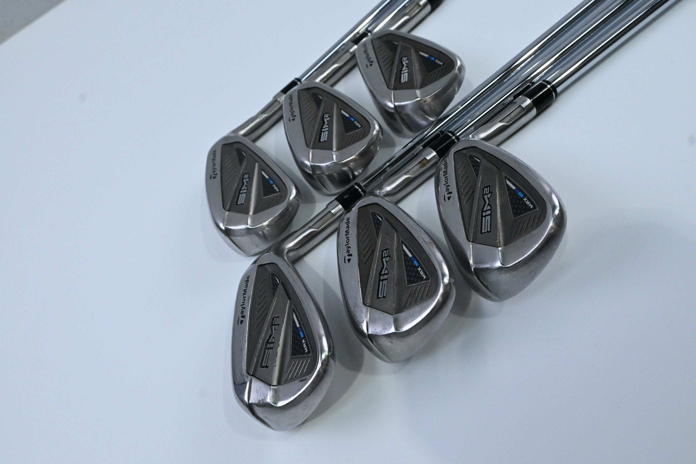 Taylormade SIM2 Max Irons / 5-PW / Regular Flex KBS Max MT 85 Shafts