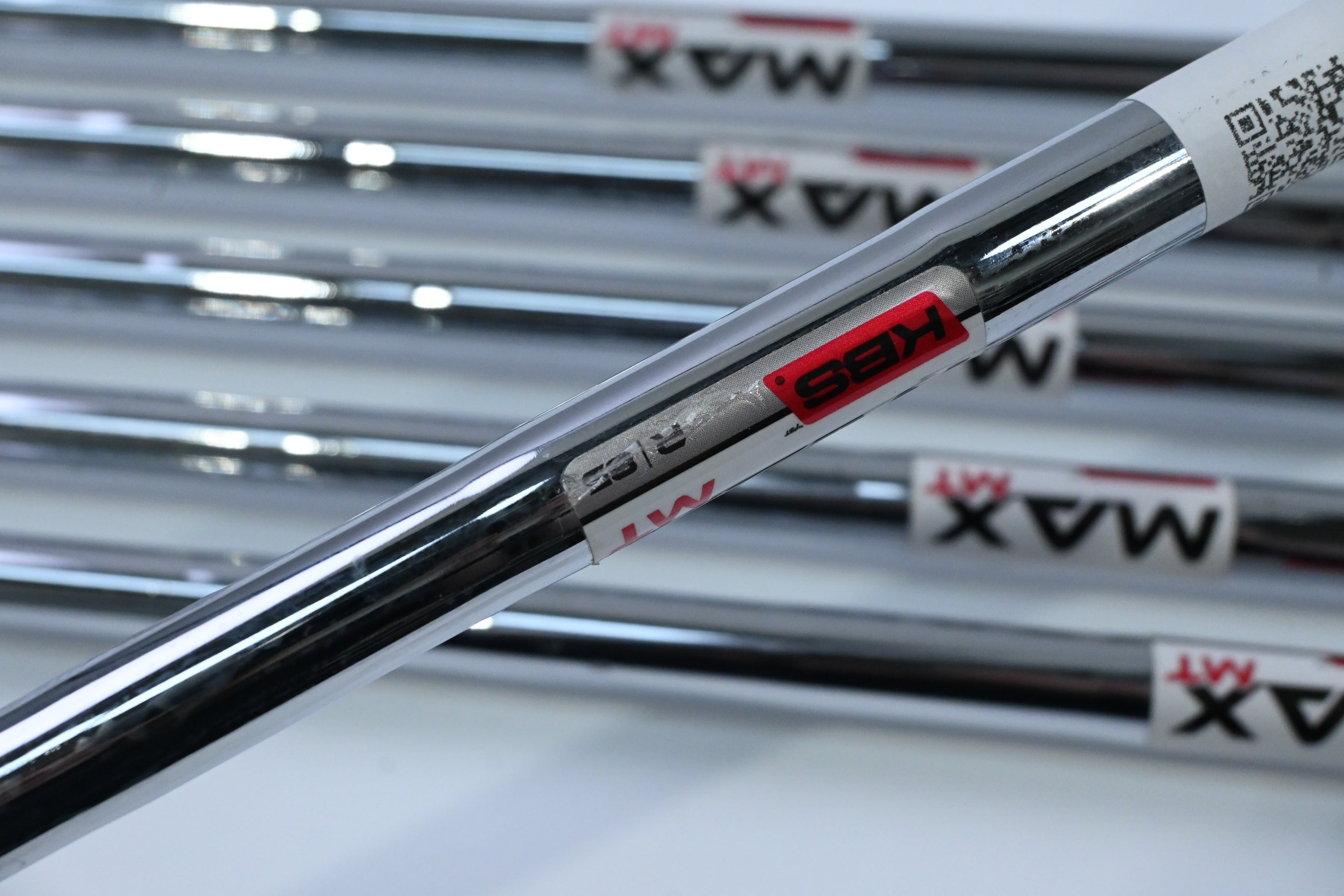 Taylormade SIM2 Max Irons / 5-PW / Regular Flex KBS Max MT 85 Shafts