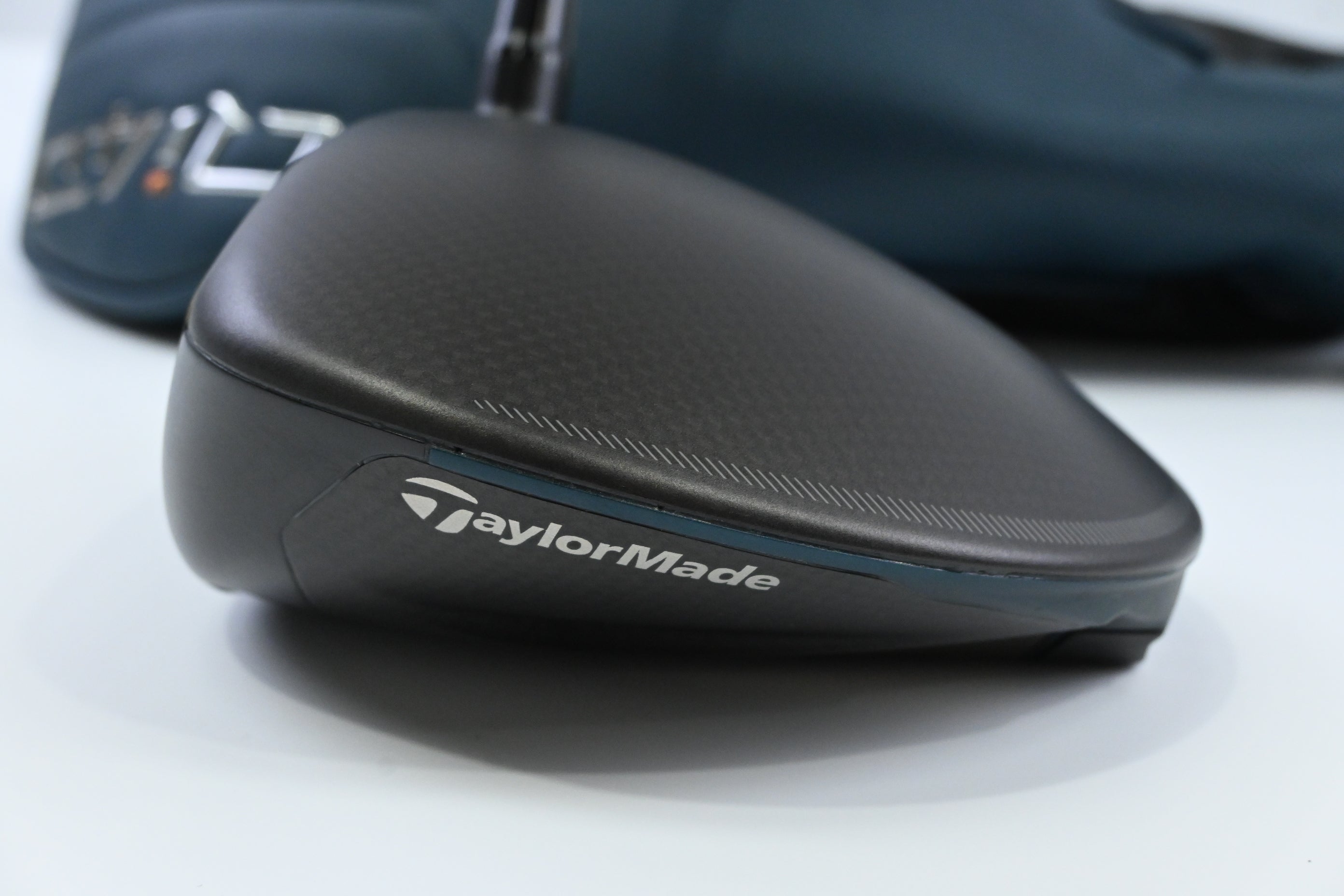 Left Hand Taylormade Qi4D Max Driver / 10.5 Degree / X-Flex Taylormade Reax Blue