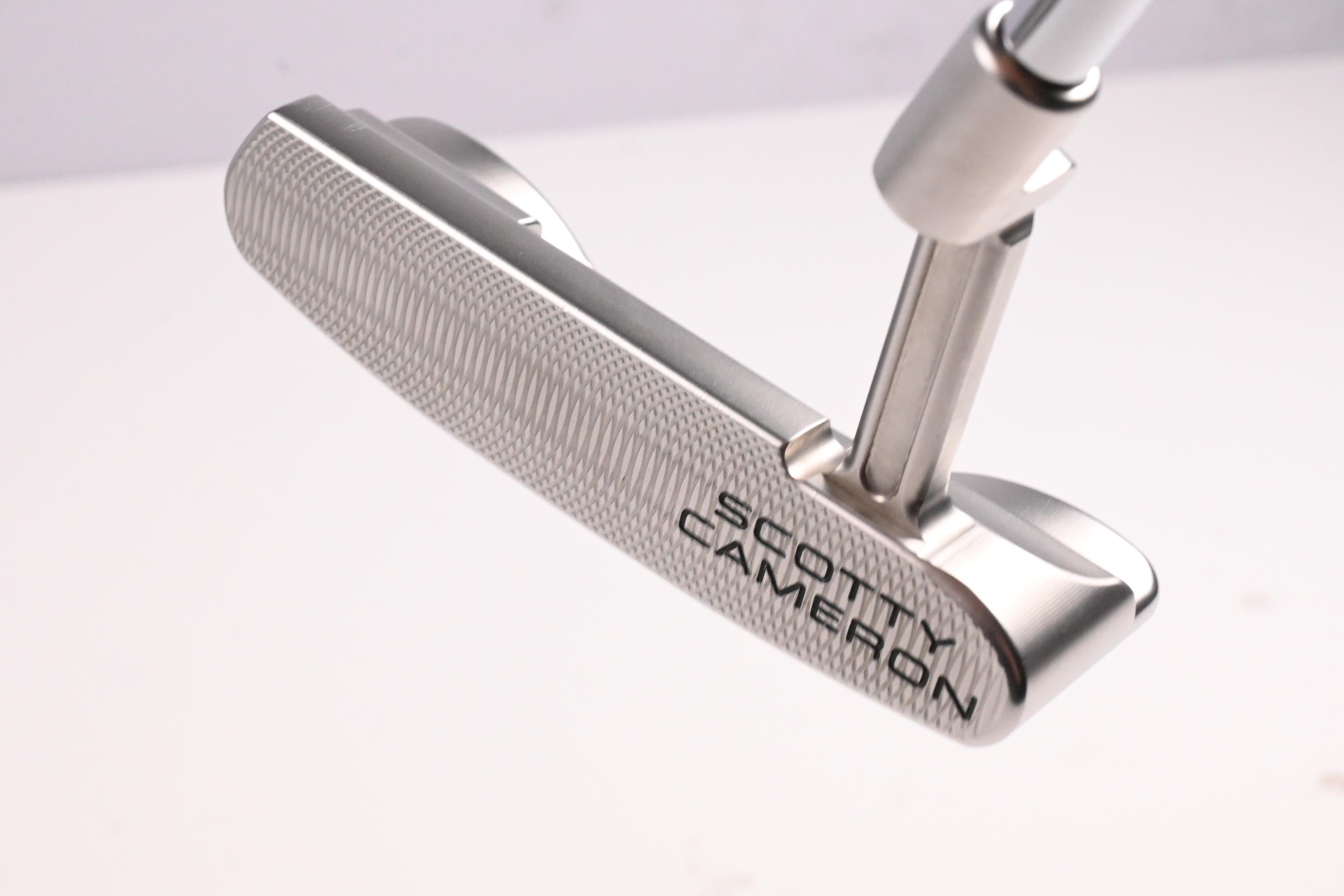 Scotty Cameron Super Select Newport + Putter / 33 Inch