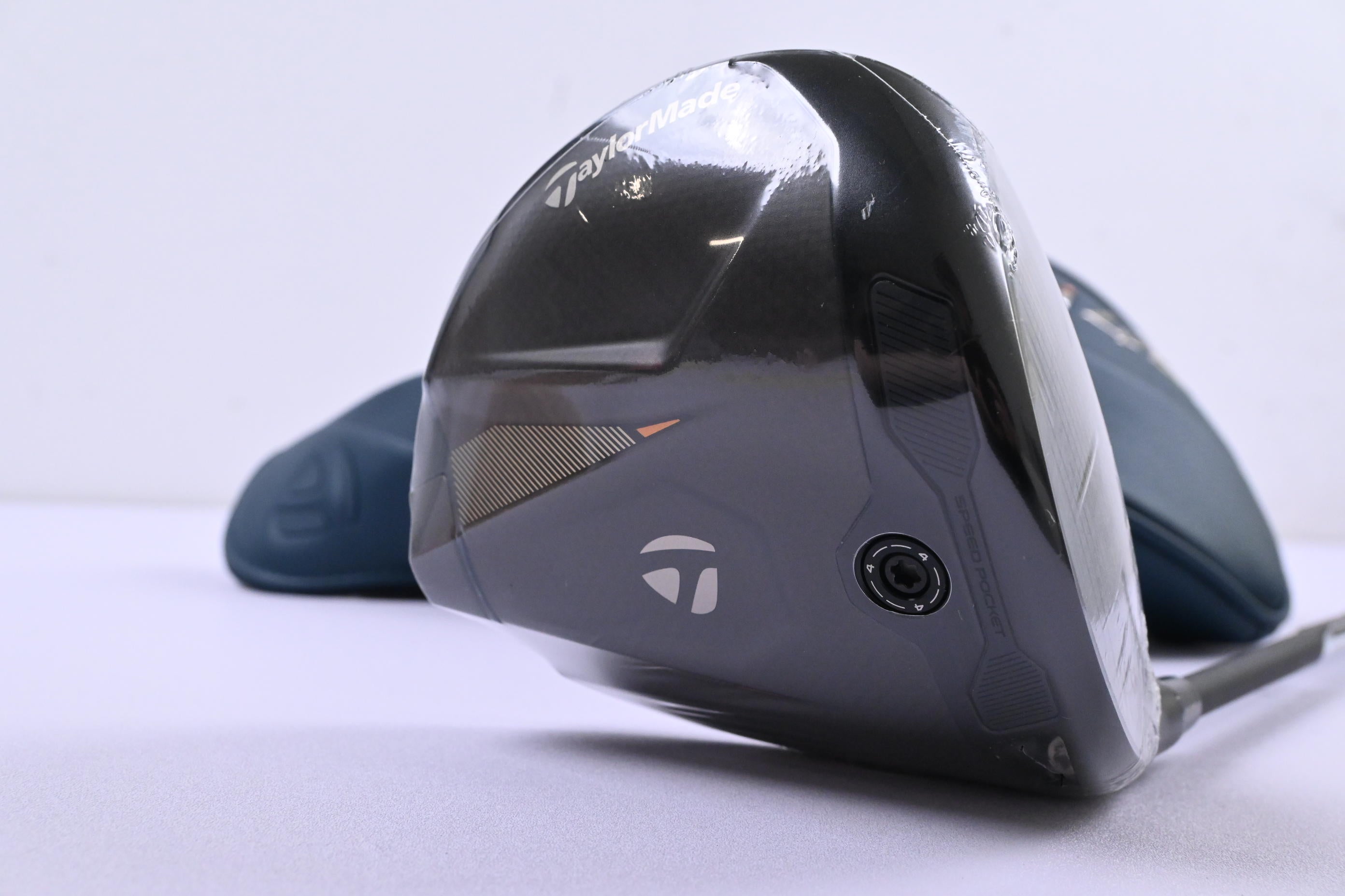 Taylormade Qi4D Max Driver / 10.5 Degree / Regular Flex REAX Blue 50 Shaft