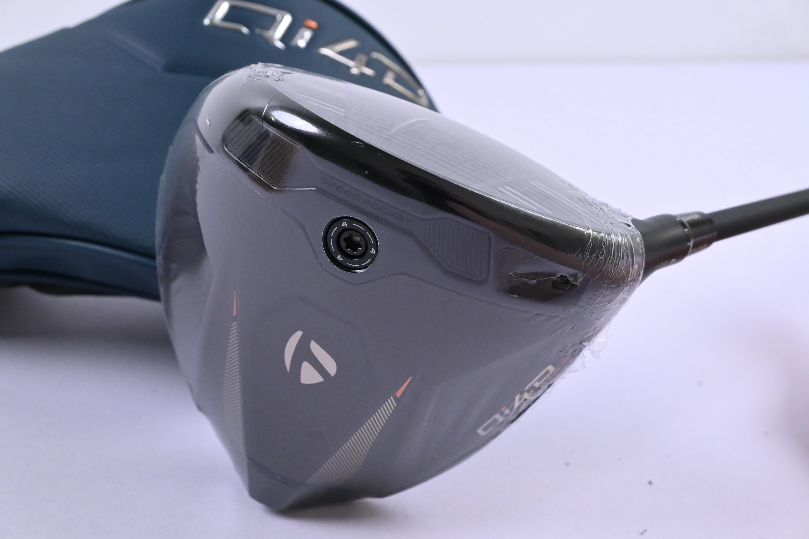 Taylormade Qi4D Max Driver / 10.5 Degree / Regular Flex REAX Blue 50 Shaft