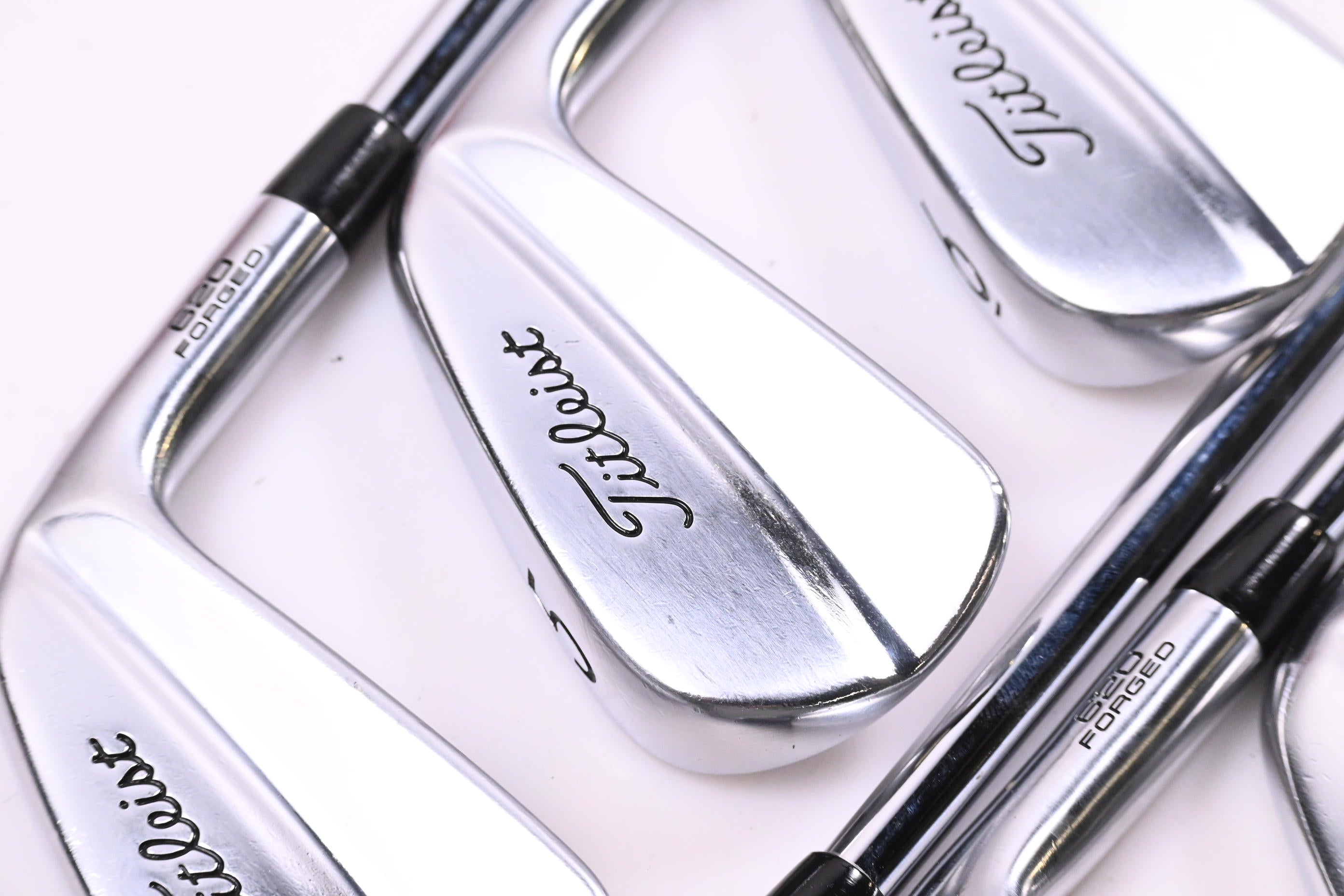Titleist MB 620 Irons / 4-PW / Stiff Flex AMT Tour White S300 Shafts