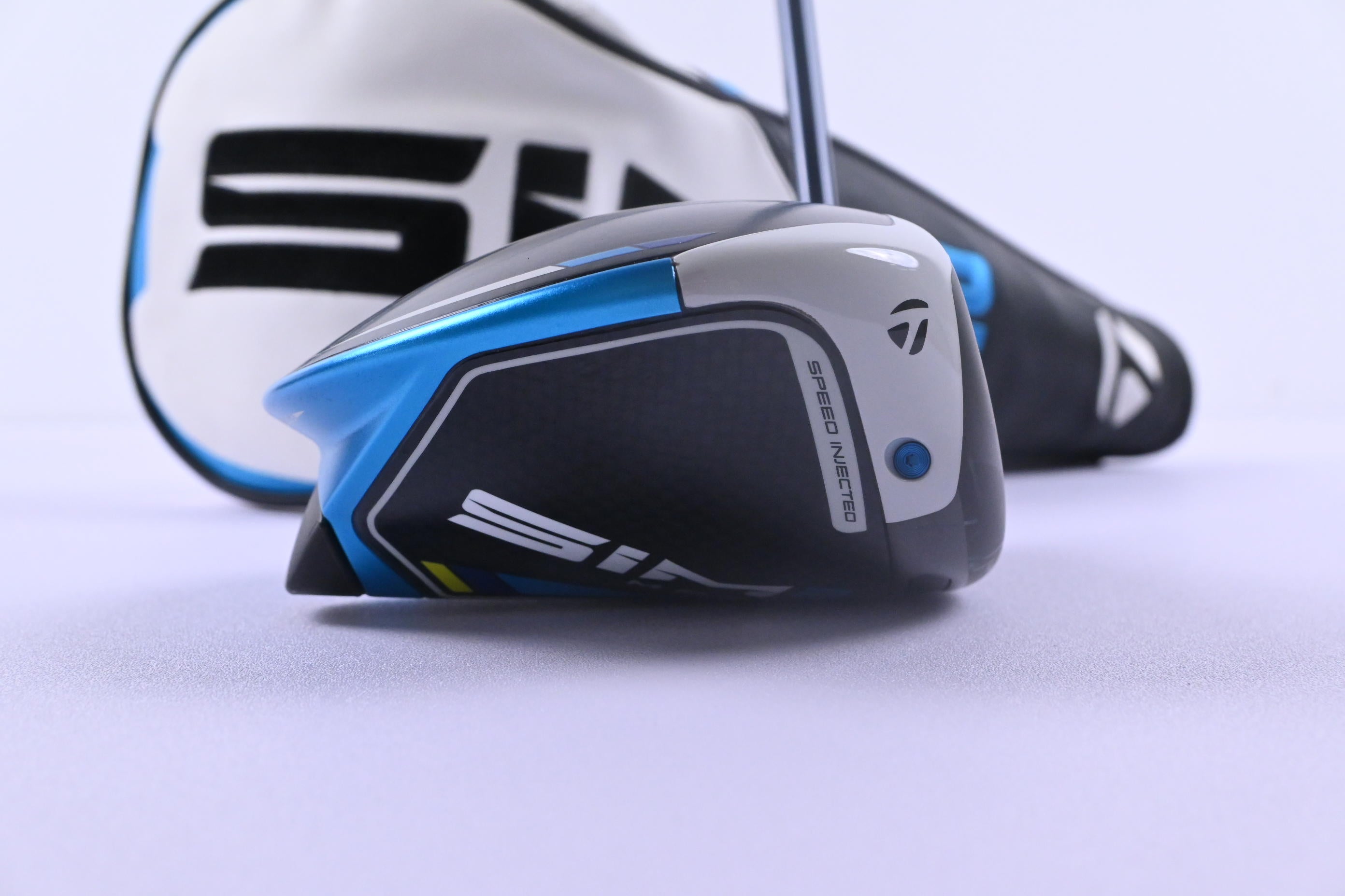 Taylormade SIM2 Max Driver / 10.5 Degree / Stiff Flex Ventus Blue 5 Shaft