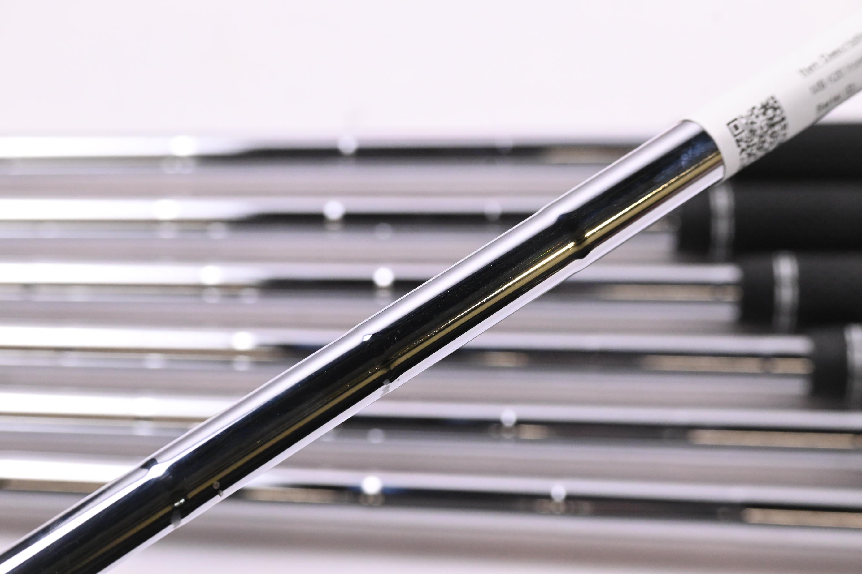 Titleist MB 620 Irons / 4-PW / Stiff Flex AMT Tour White S300 Shafts