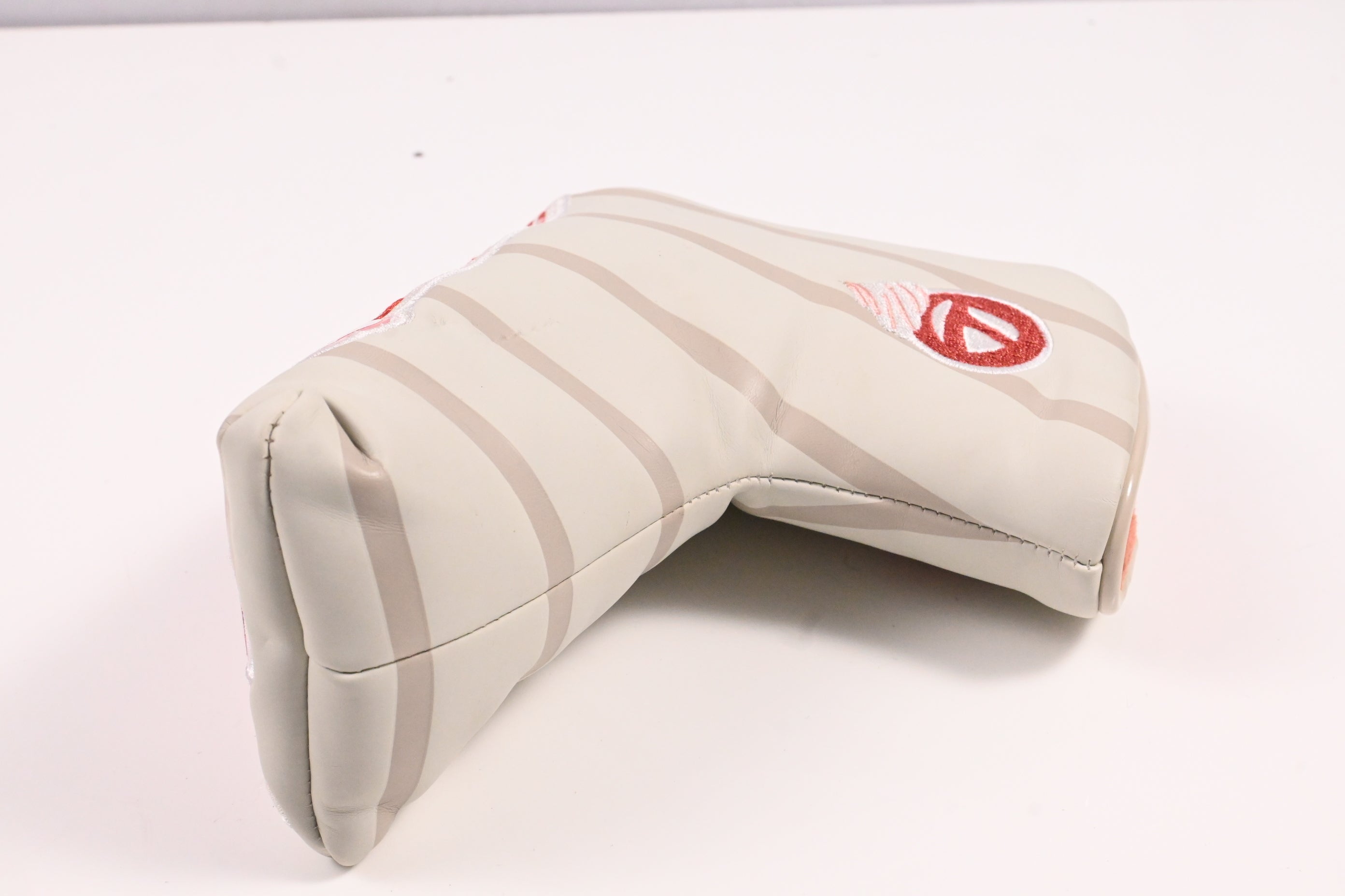 Taylormade Strawberry Dreamin' / Putter Headcover / Blade / White & Pink