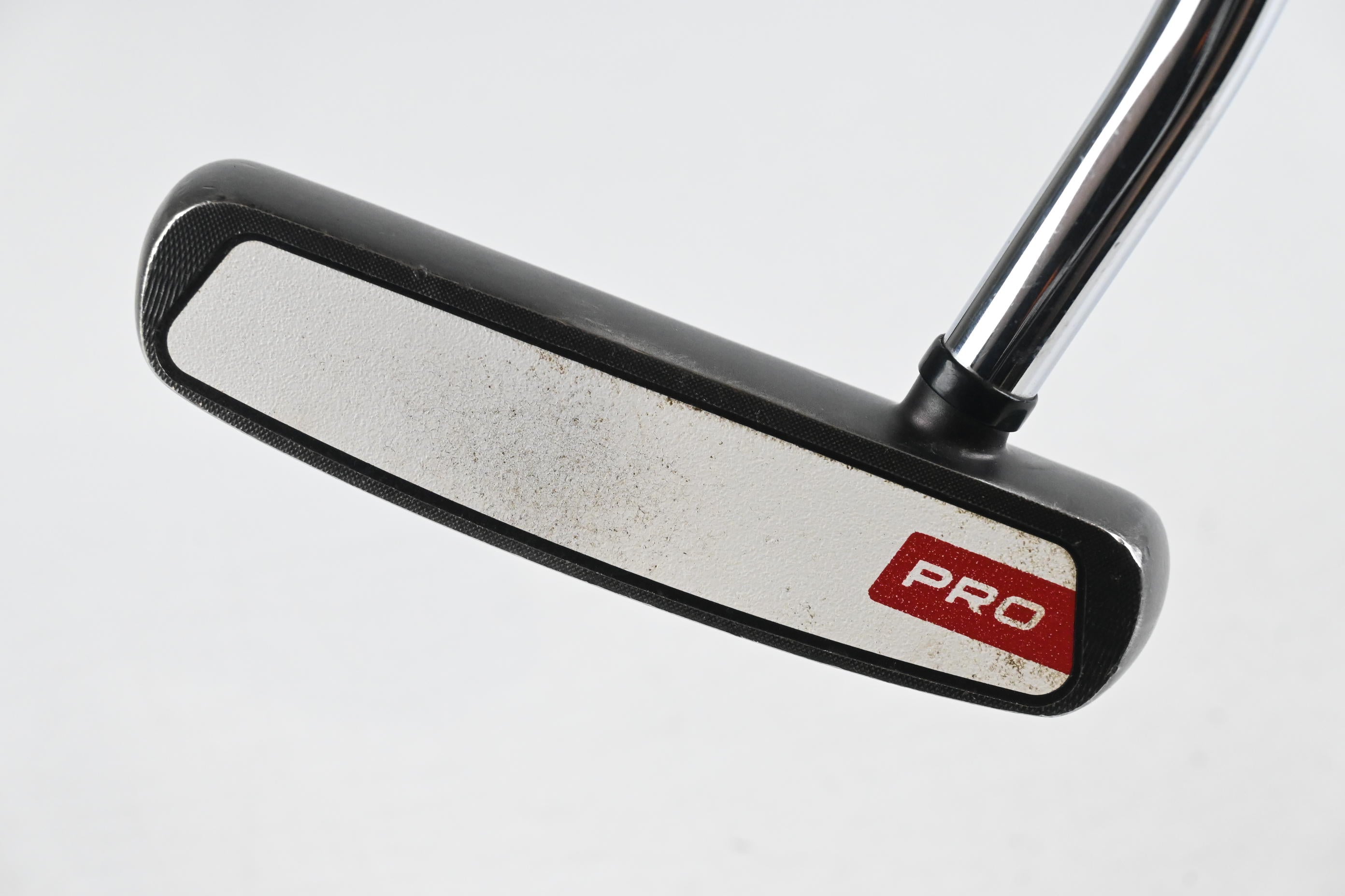 Odyssey White Hot Pro Black V-Line Putter / 35 Inch