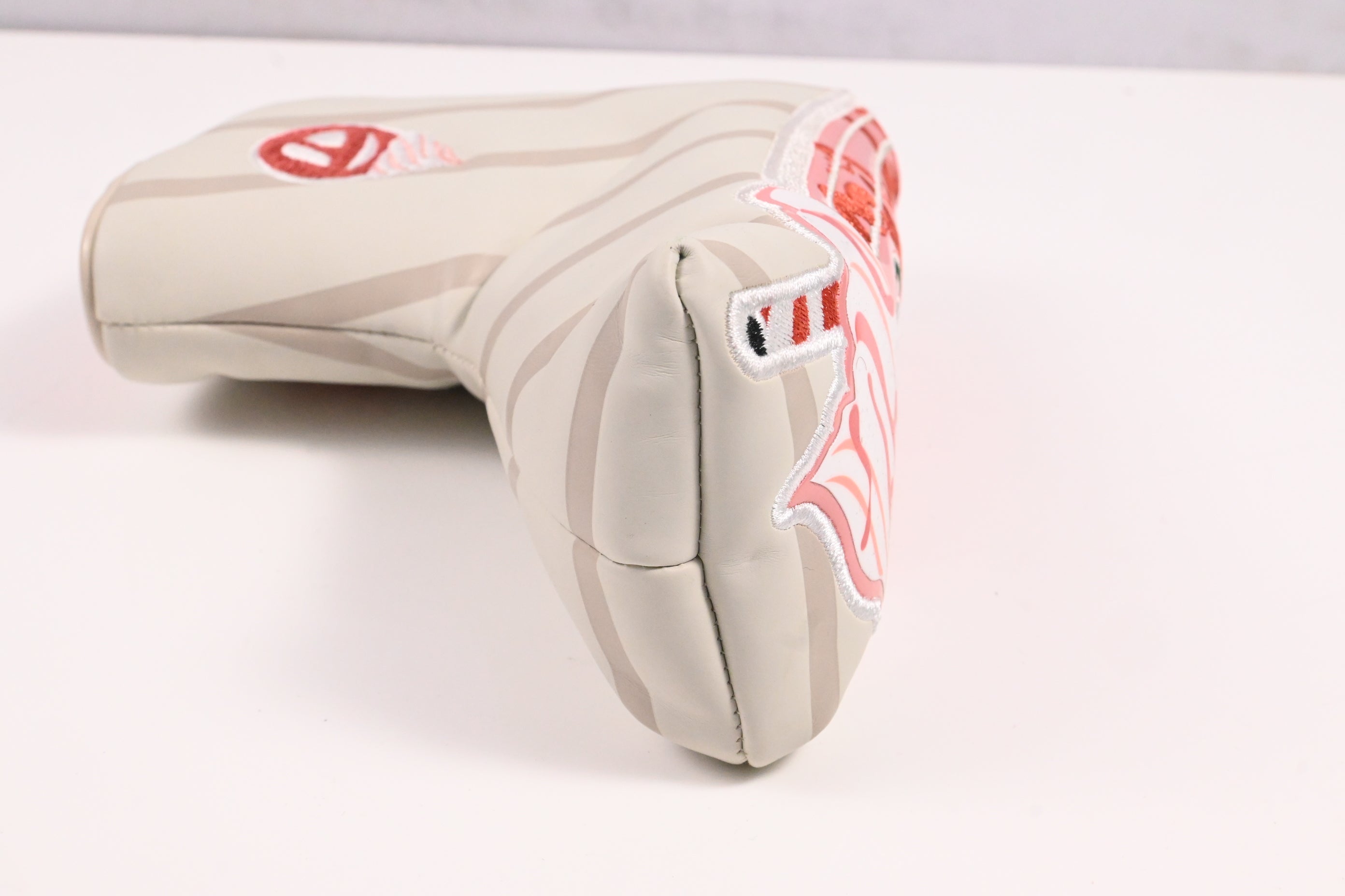 Taylormade Strawberry Dreamin' / Putter Headcover / Blade / White & Pink