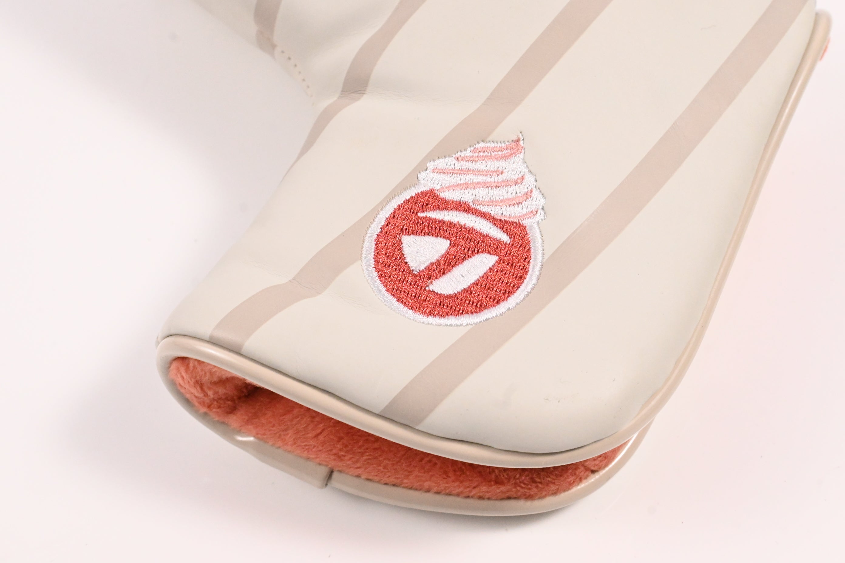 Taylormade Strawberry Dreamin' / Putter Headcover / Blade / White & Pink