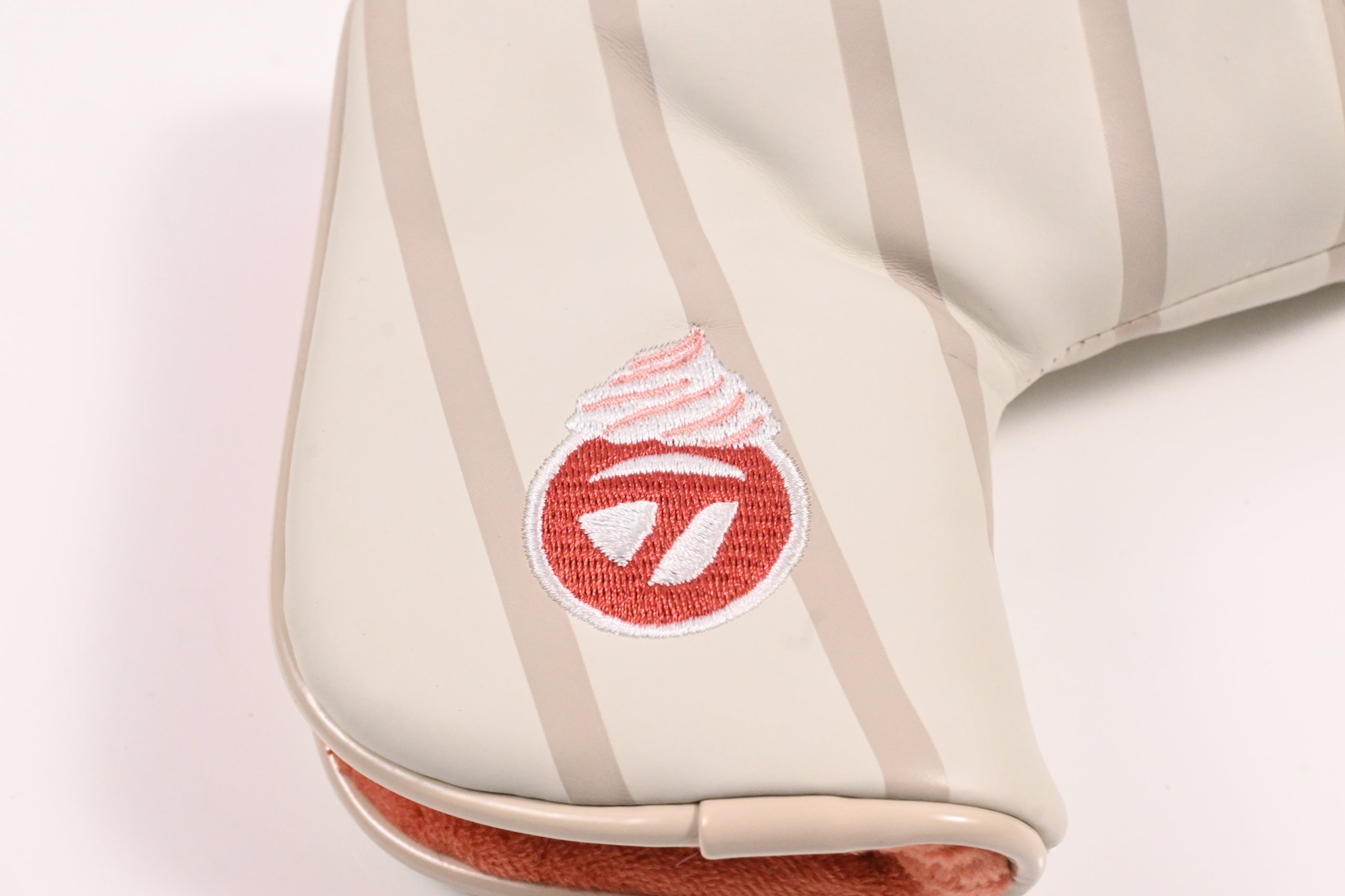 Taylormade Strawberry Dreamin' / Putter Headcover / Blade / White & Pink