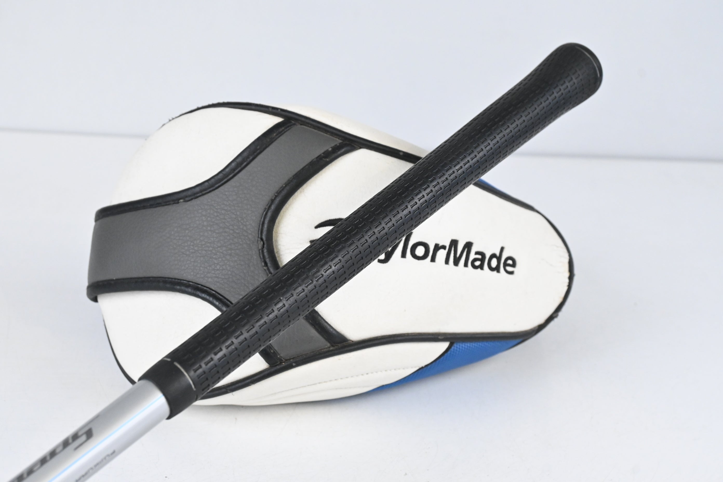 Taylormade SLDR Driver / 10.5 Degree / Stiff Flex Fujikura Speeder 57 Shaft