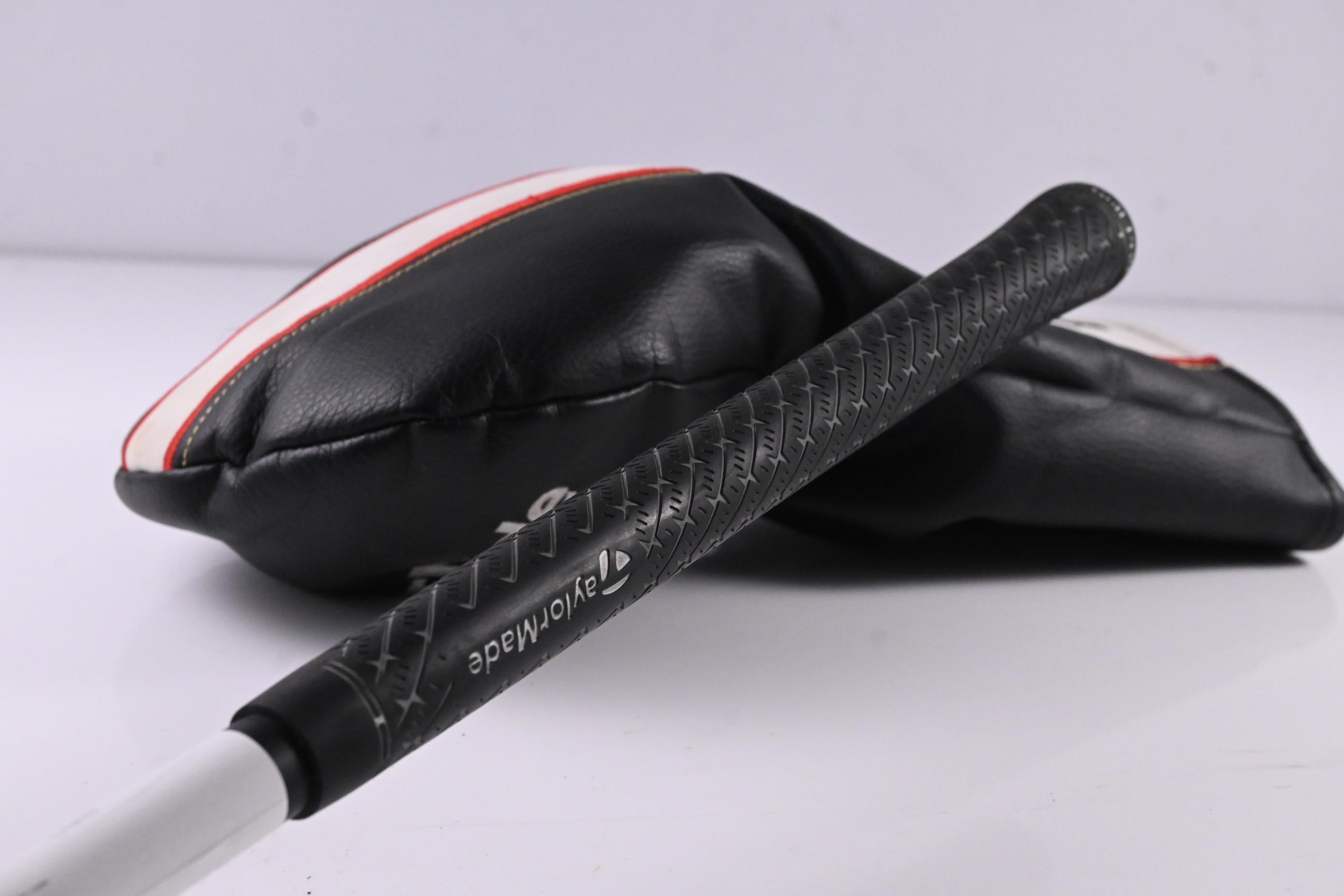 Taylormade M2 2016 Driver / 10.5 Degree / Stiff Flex Kai'li Blue CB Darkwaves 60