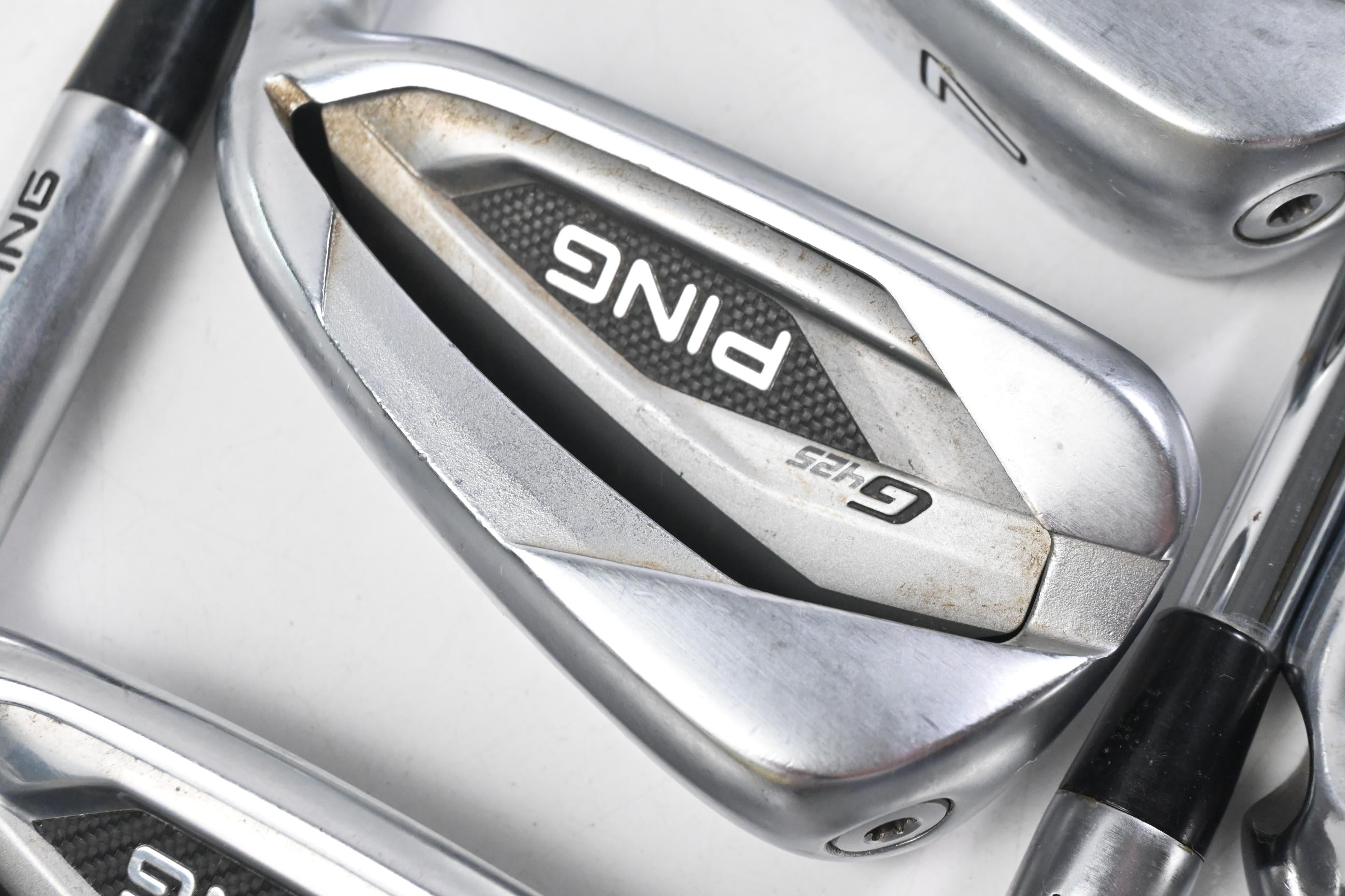 Ping G425 Irons / 5-PW / White  / Stiff Flex Elevate 95 Shafts
