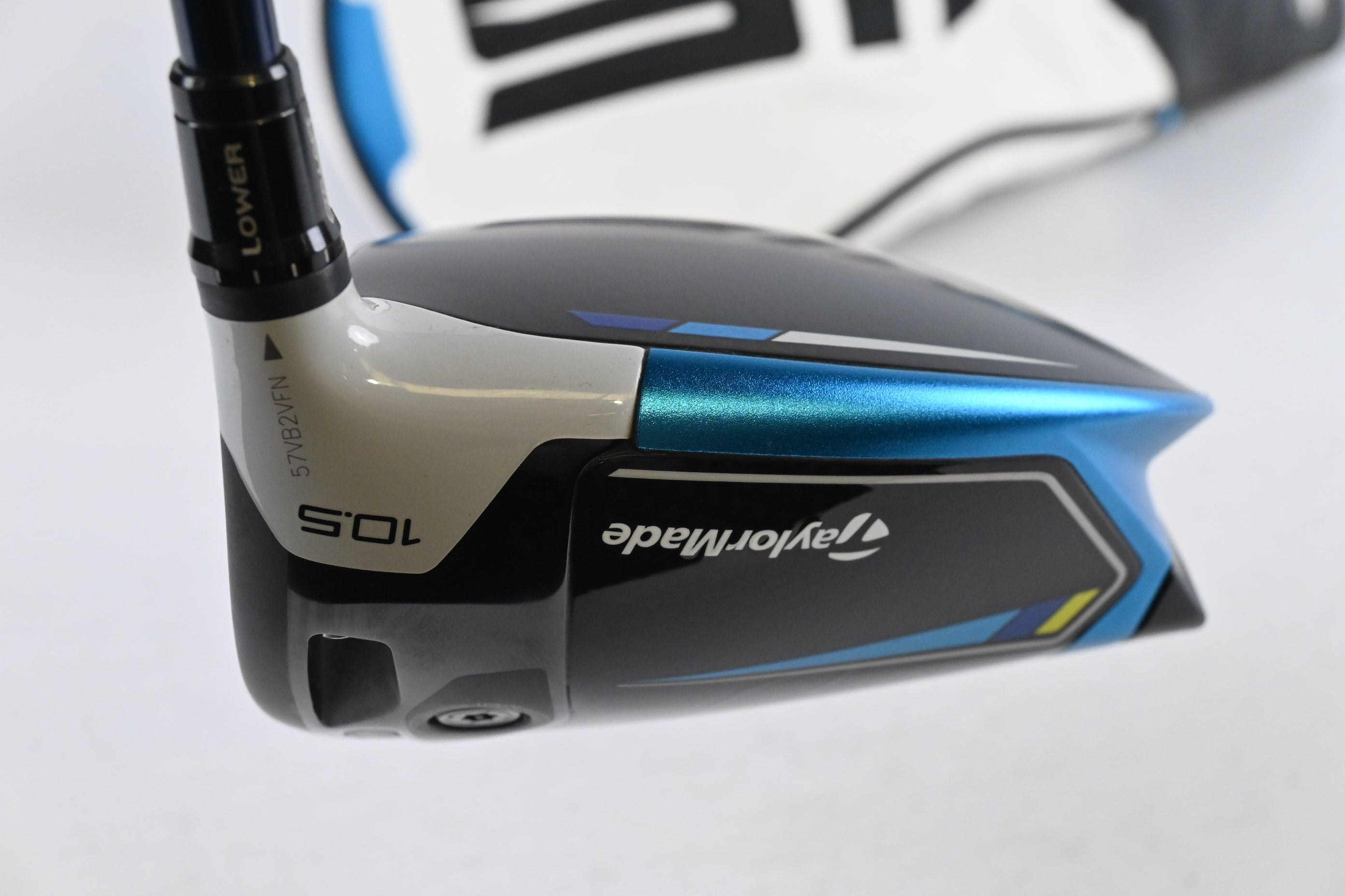 Taylormade SIM2 Max Driver / 10.5 Degree / Regular Flex Fujikura Ventus Blue 5