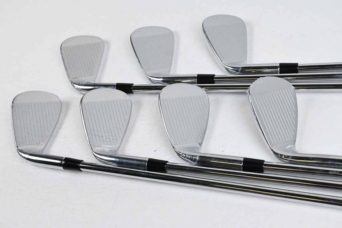 Callaway Rogue ST Pro Irons / 5-PW+GW / Stiff Flex Rifle Tour Flighted 105 Shafts