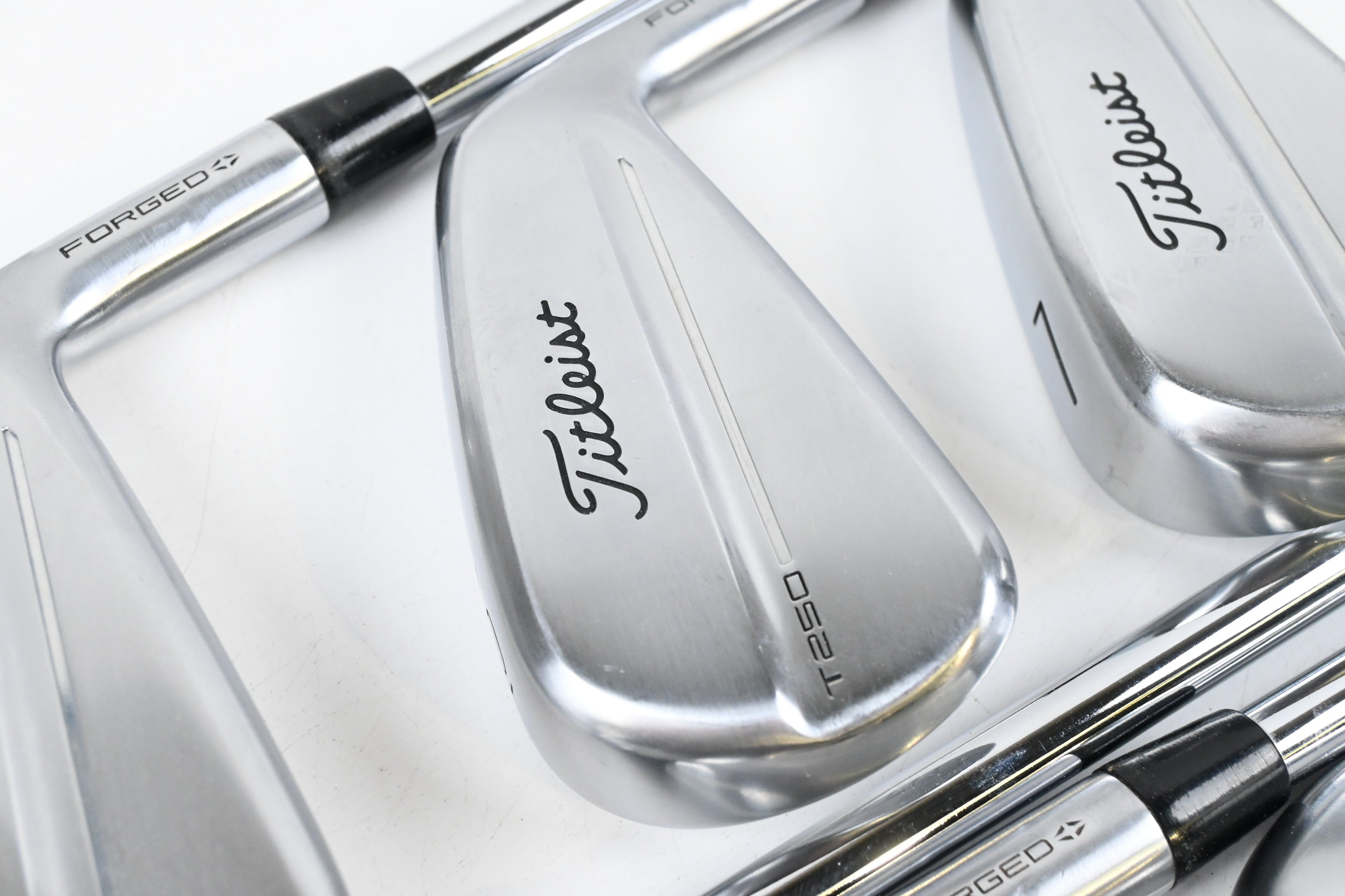 Titleist T250 2025 Irons / 5-PW+GW / Regular Flex AMT Red Shafts