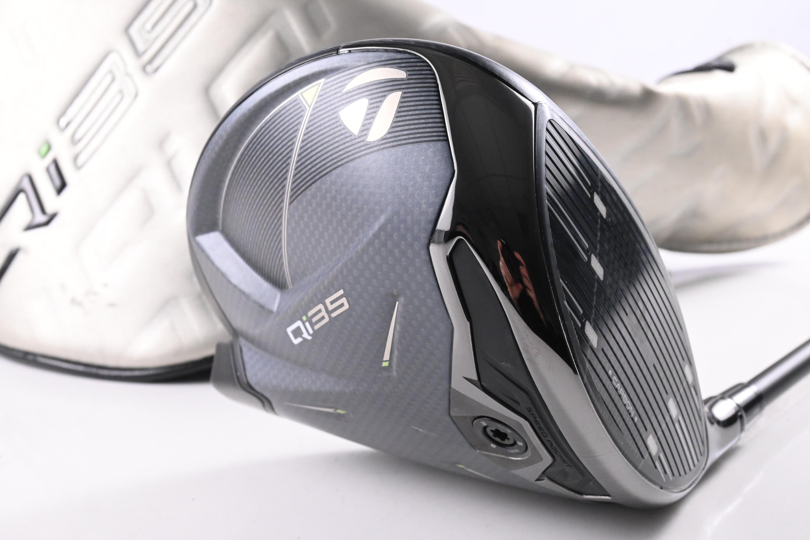 Taylormade Qi35 Driver / 10.5 Degree / Regular Flex Project X Cypher 2.0 50