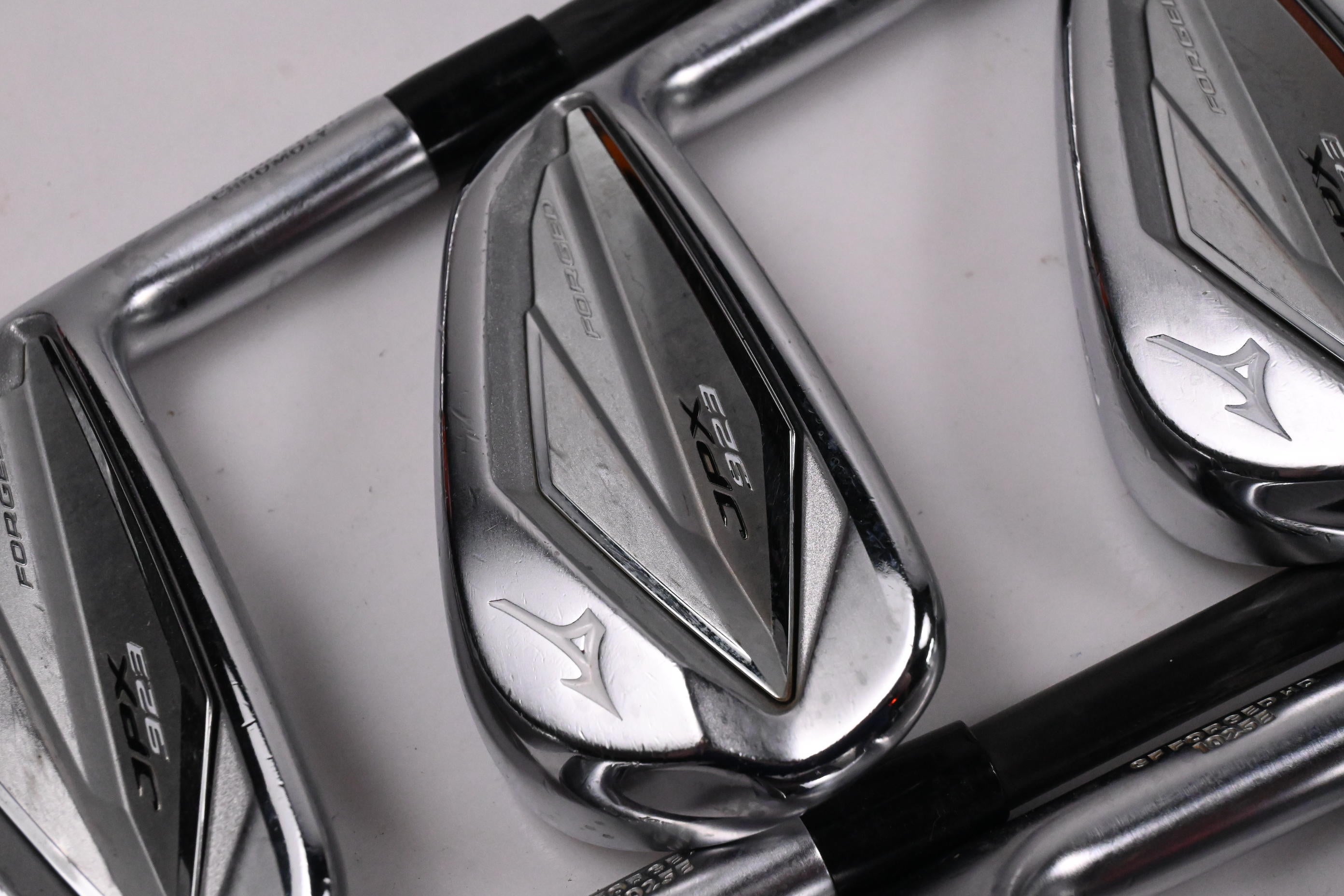 Mizuno JPX 923 Forged Irons / 6-PW+GW / Regular Flex Baddazz 65 Shafts