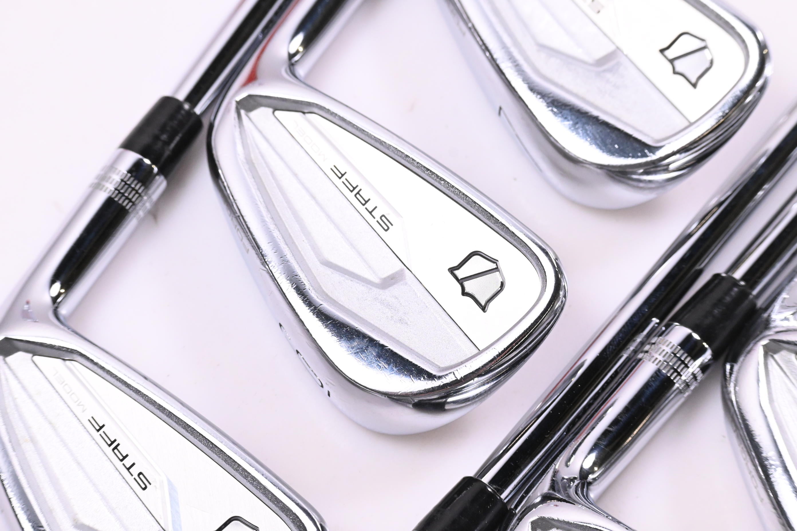 Wilson Staff Model 2024 CB Irons / 4-PW / Regular Flex Dynamic Gold Mid 115 R300