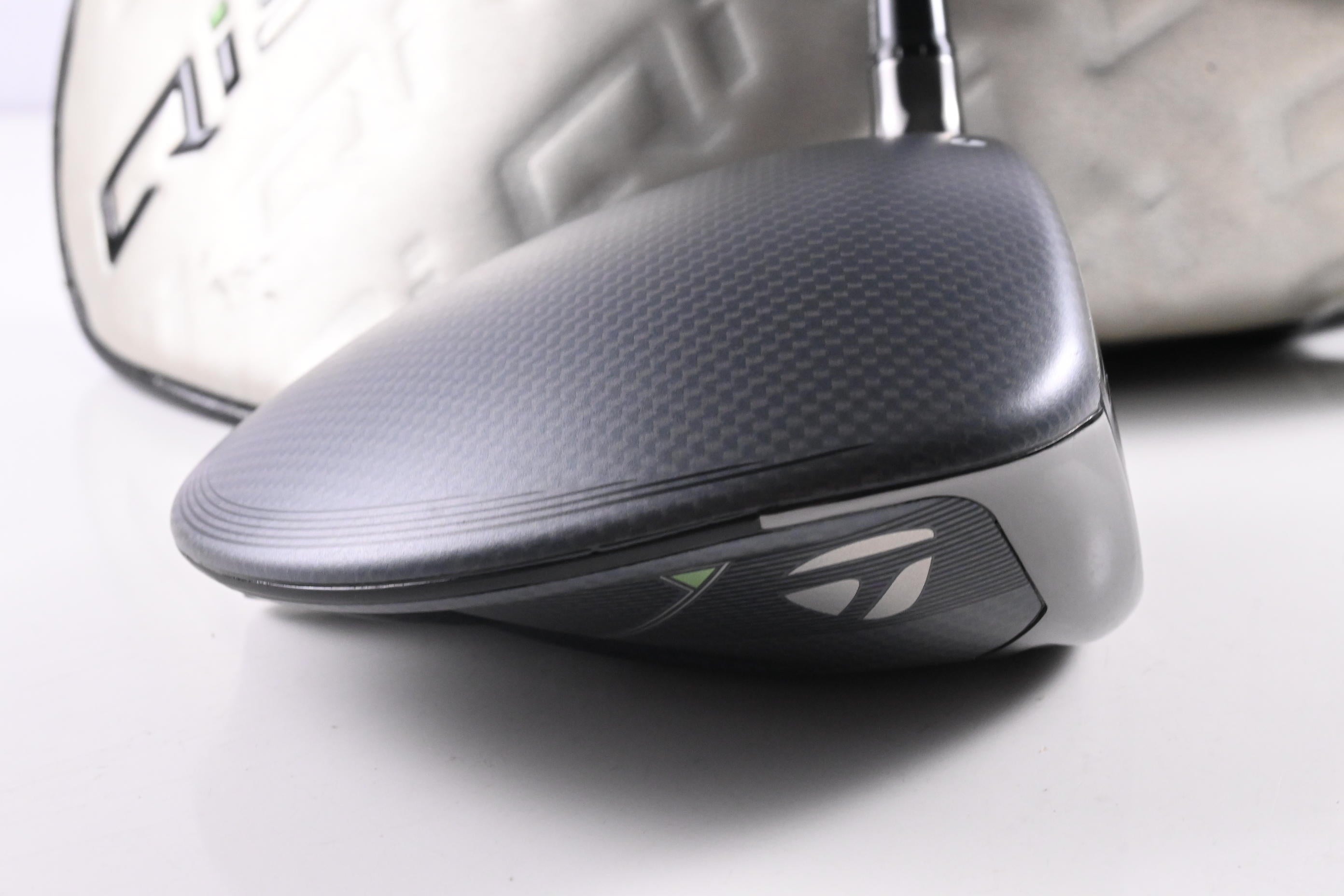 Taylormade Qi35 Driver / 10.5 Degree / Regular Flex Project X Cypher 2.0 50