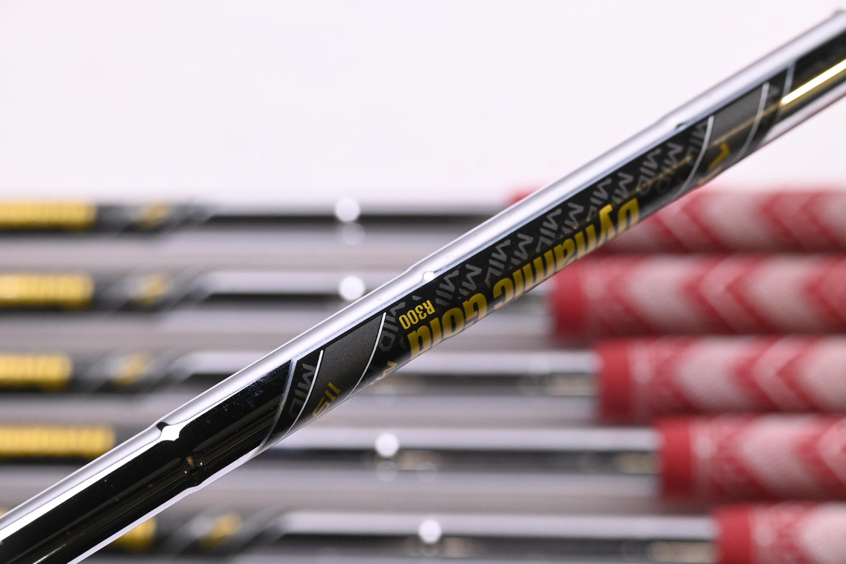Wilson Staff Model 2024 CB Irons / 4-PW / Regular Flex Dynamic Gold Mid 115 R300