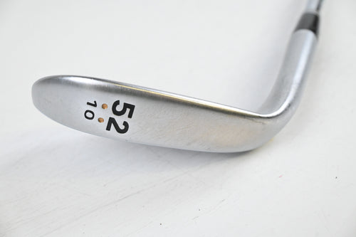 Cleveland 588 RTX Gap Wedge / 52 Degree / Wedge Flex Dynamic Gold Shaft