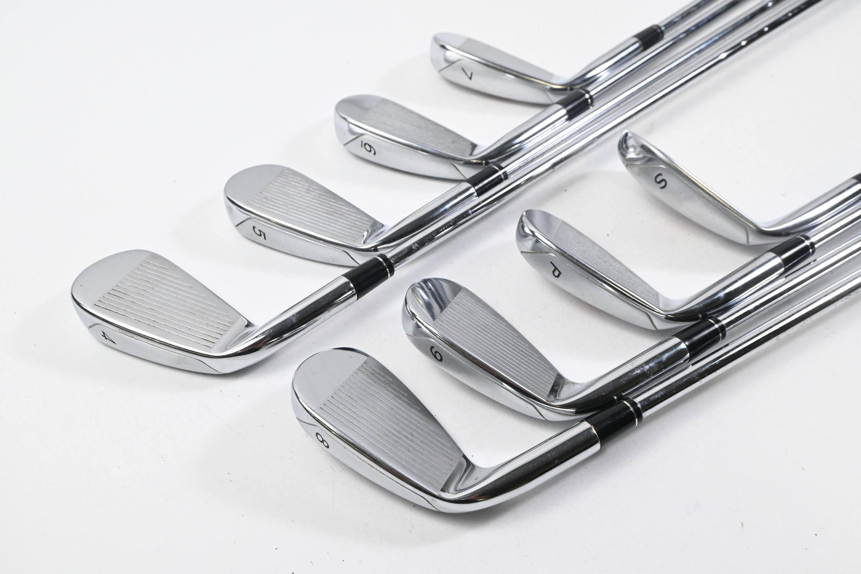 Taylormade R11 Irons / 4-PW+SW / Regular Flex KBS 90 Shafts