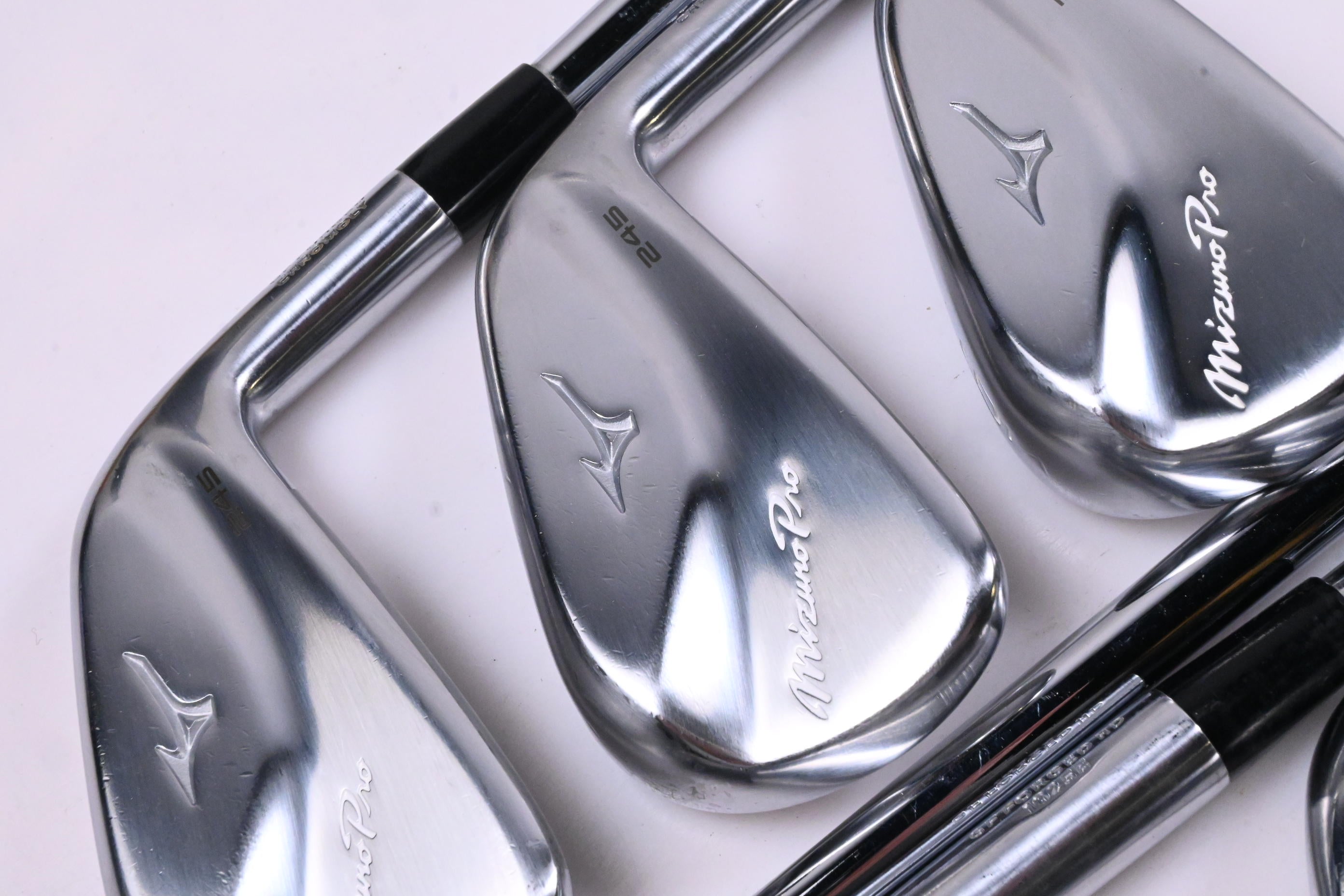 Mizuno Pro 245 Irons / 4-PW / Regular Flex Dynamic Gold 105 R300 Shafts