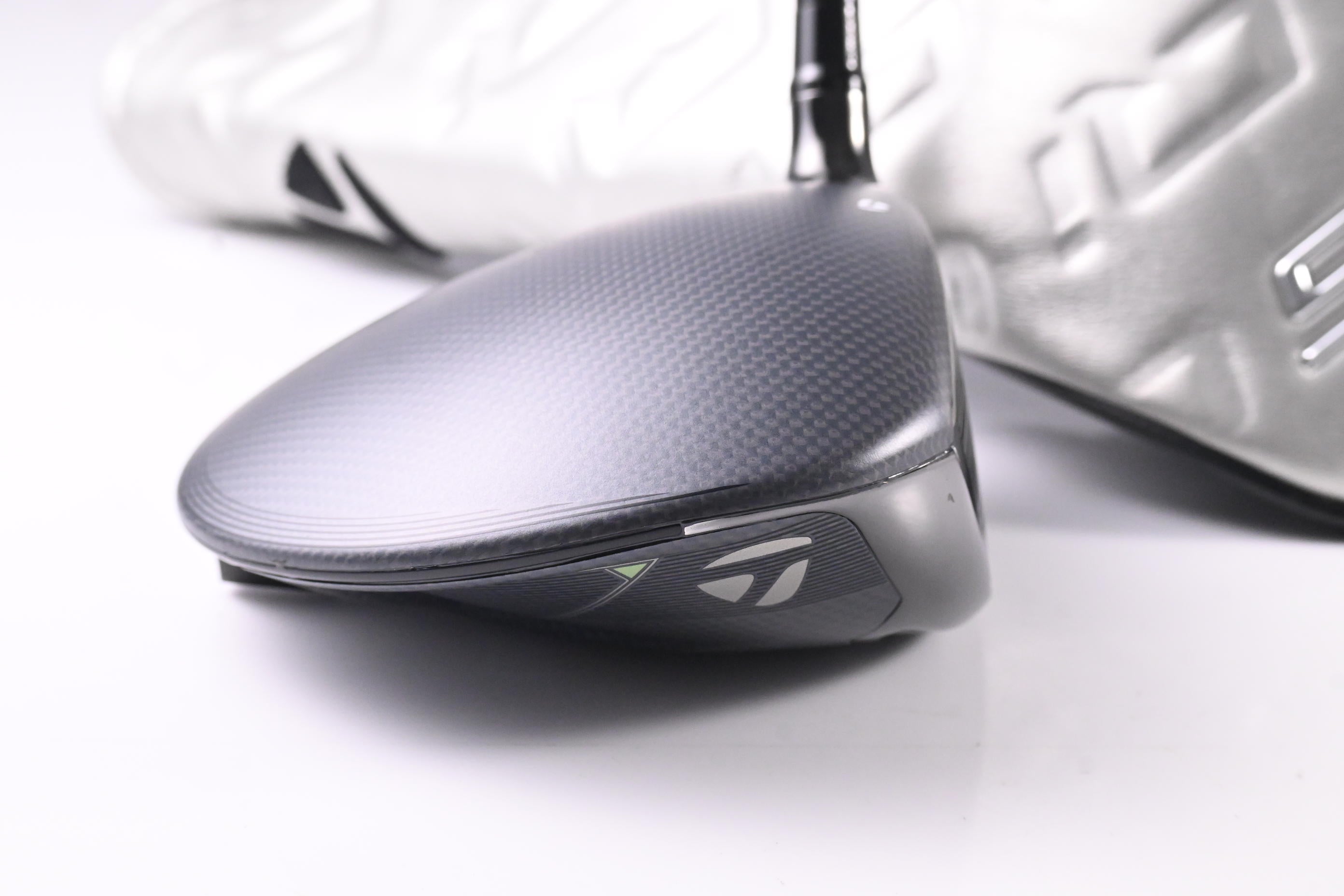 Taylormade Qi35 Driver / 9 Degree / Regular Flex Tensei AV RAW Blue 60 Shaft