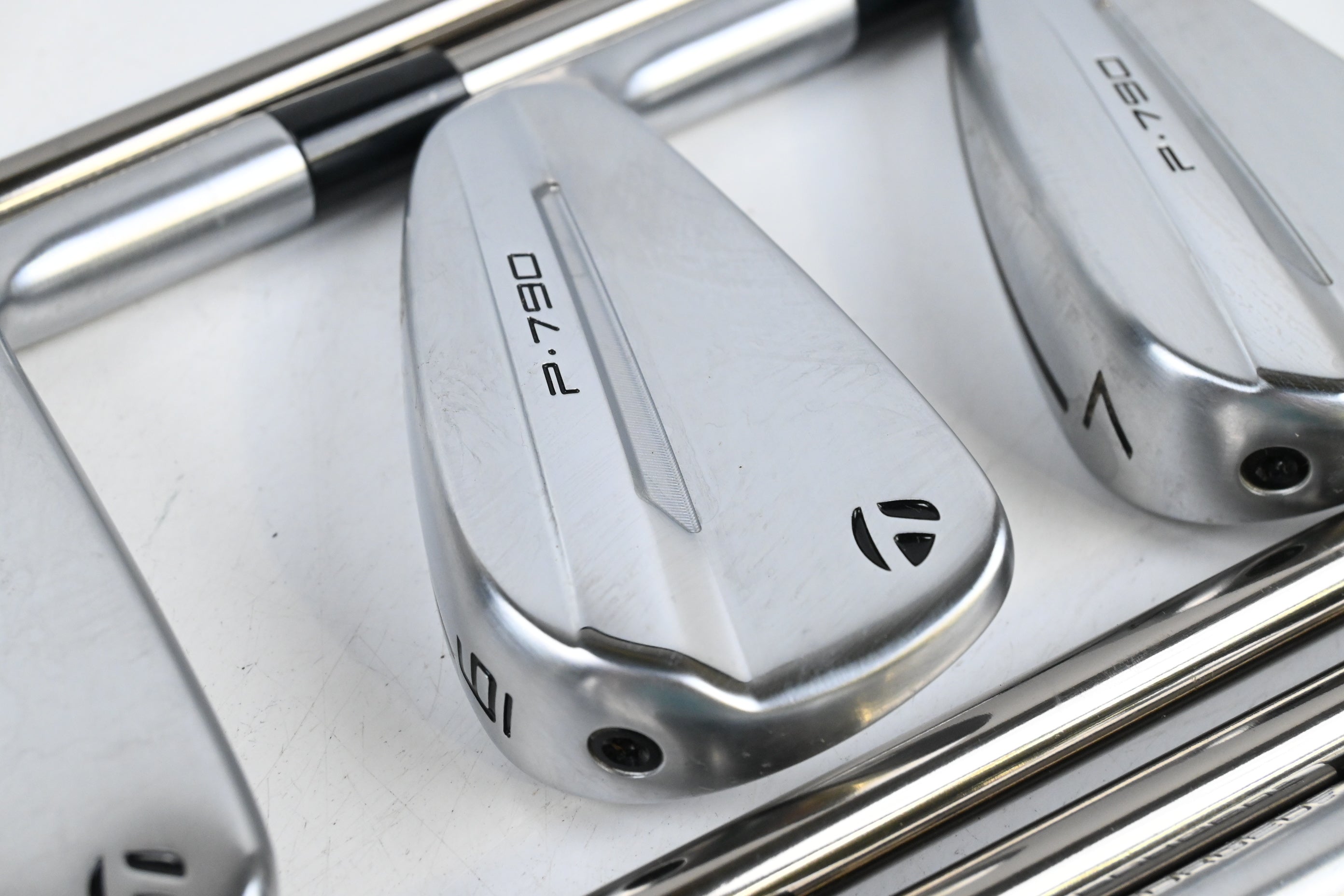 Taylormade P790 2025 Irons / 4-PW+GW / Regular Flex Recoil ESX 460 Shafts