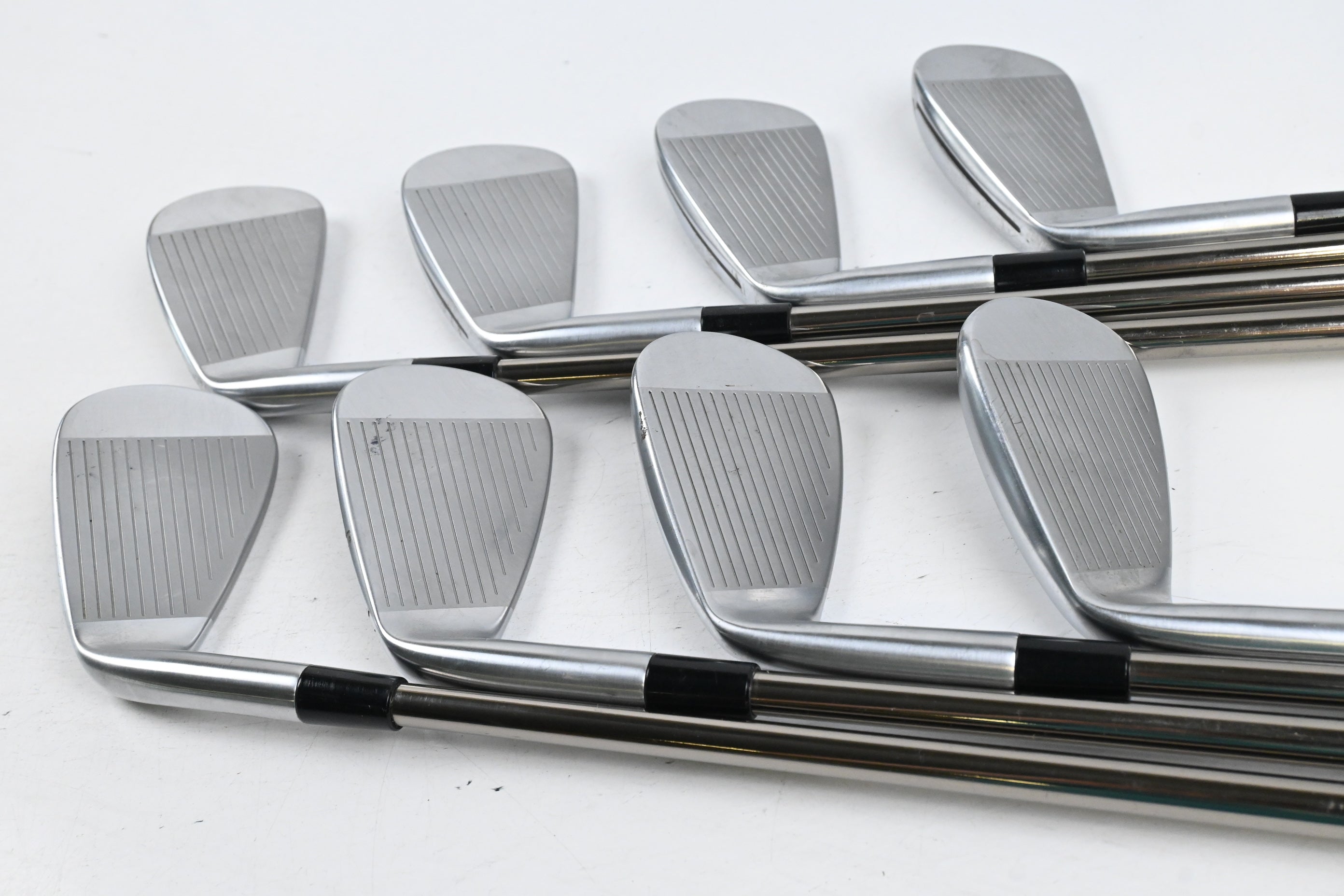 Taylormade P790 2025 Irons / 4-PW+GW / Regular Flex Recoil ESX 460 Shafts