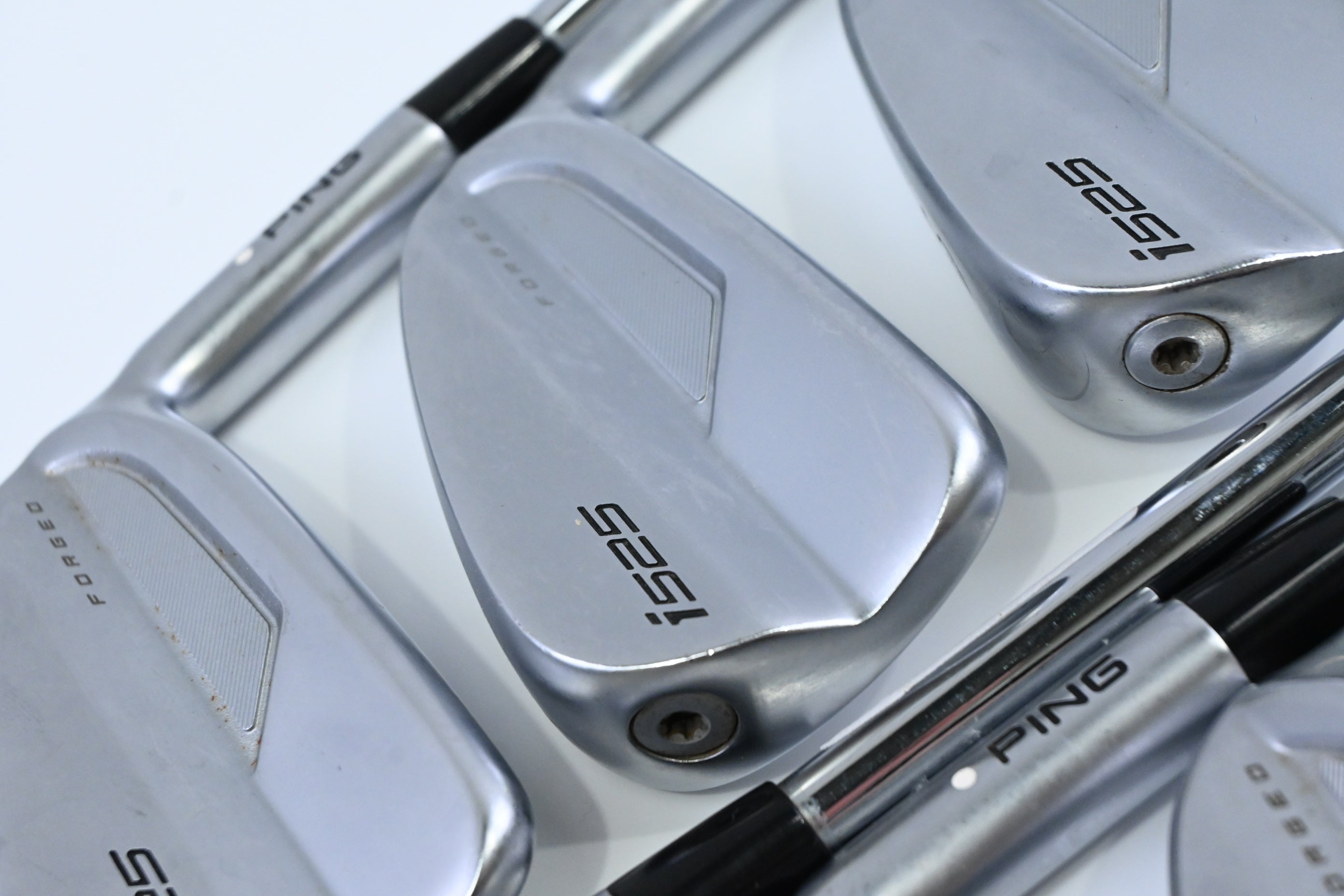 Ping i525 Irons / 4-PW / White Dot / Stiff Flex Ping AWT 2.0 Shafts