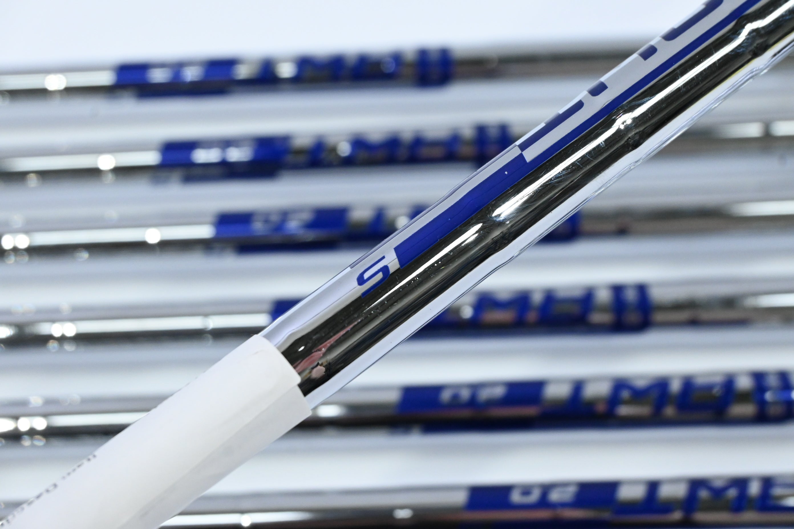 Ping i525 Irons / 4-PW / White Dot / Stiff Flex Ping AWT 2.0 Shafts