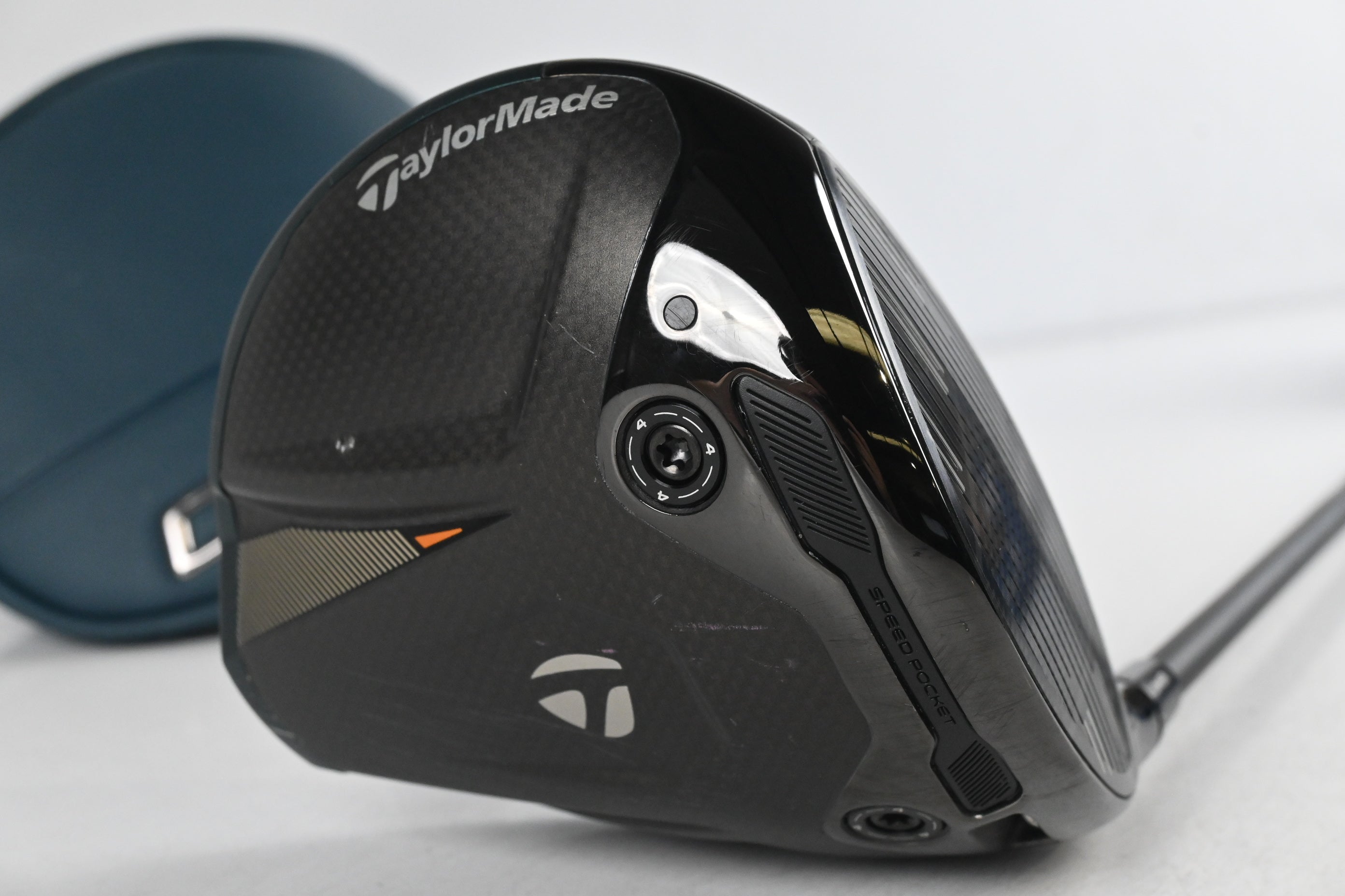 Taylormade Qi4D Driver / 10.5 Degree / Regular Flex Reax Blue 50 Shaft