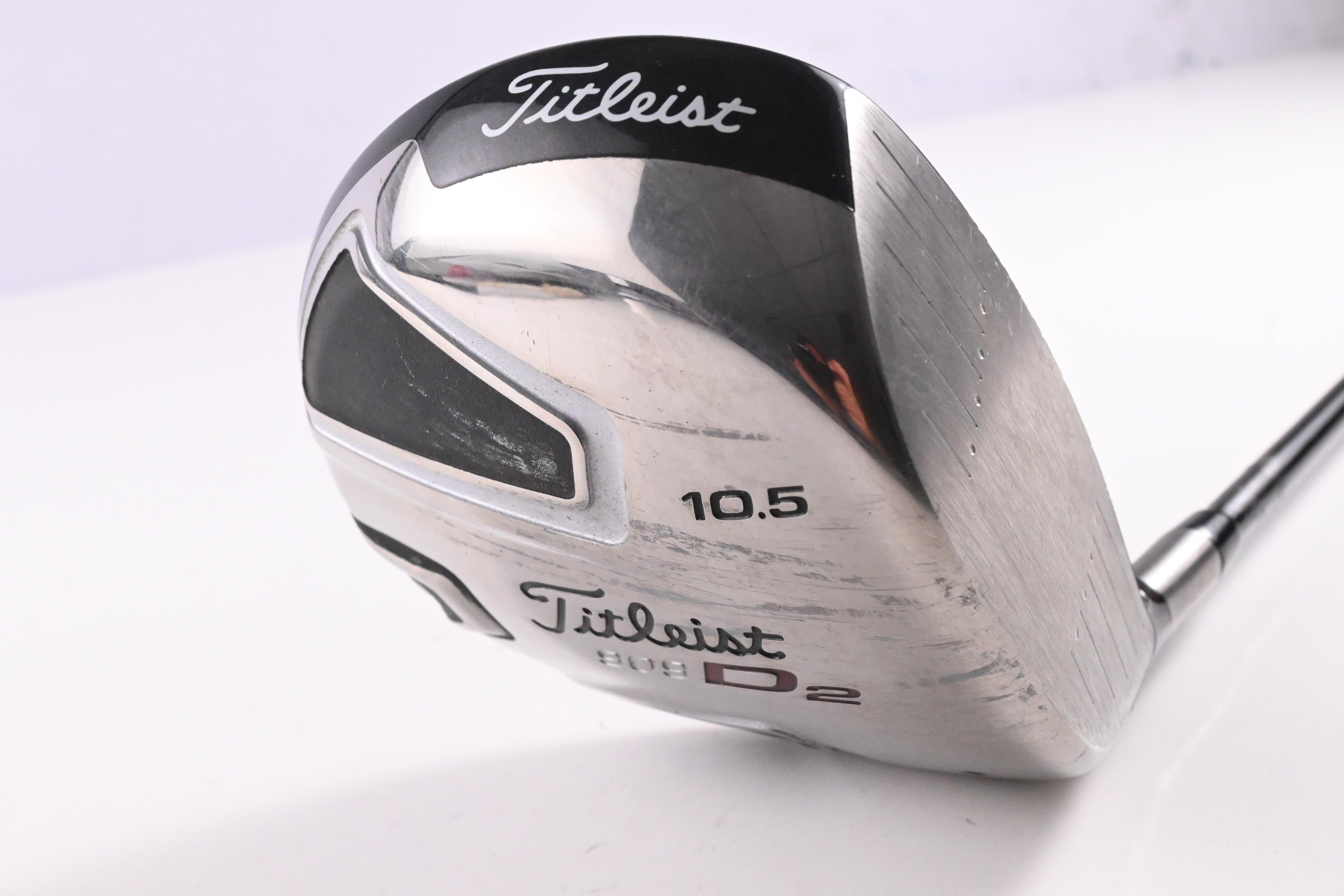 Titleist 909 D2 Driver / 10.5 Degree / Regular Flex Aldila Voodoo Shaft
