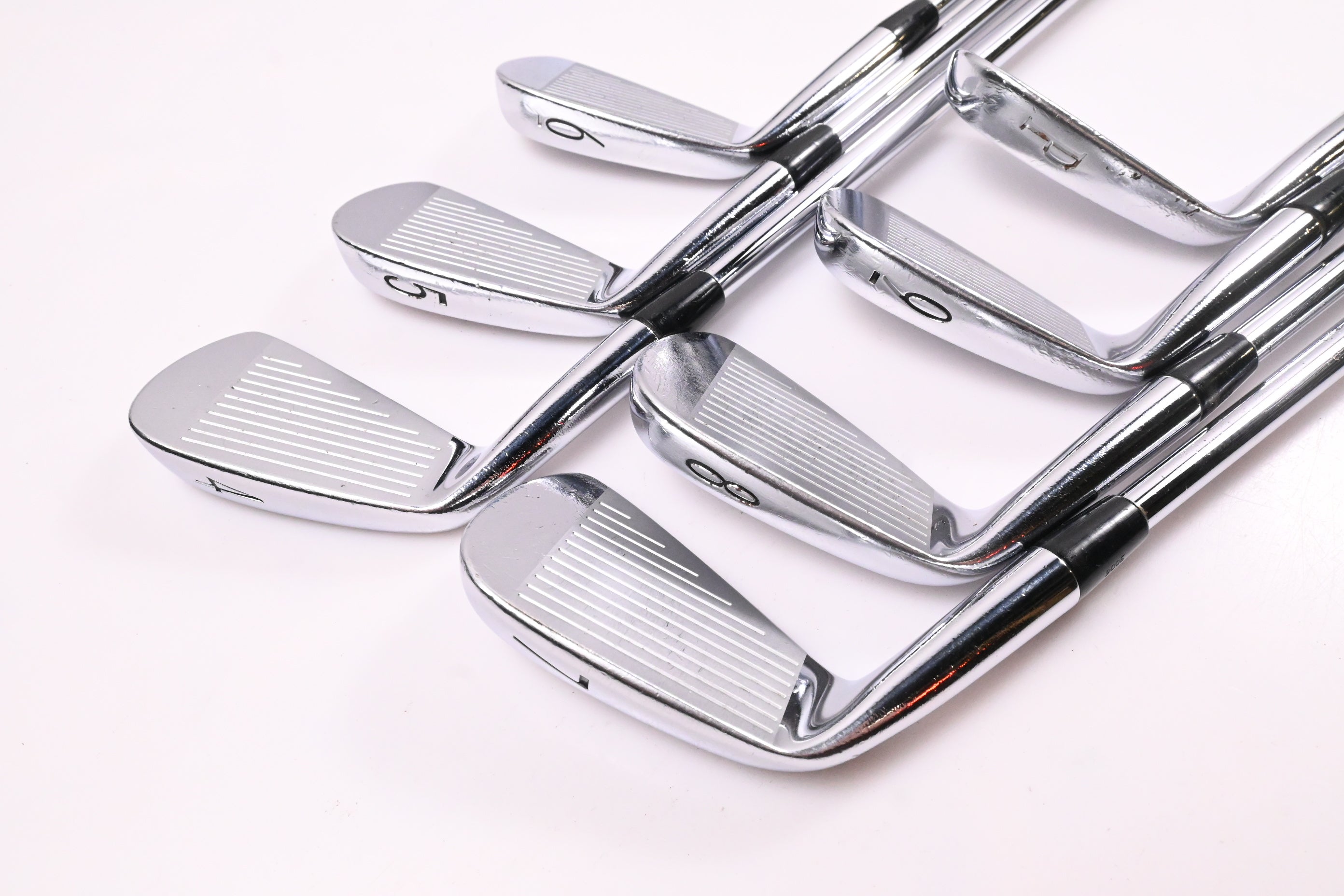 Titleist 695 Forged Irons / 4-PW / Stiff Flex Dynamic Gold S300 Shafts
