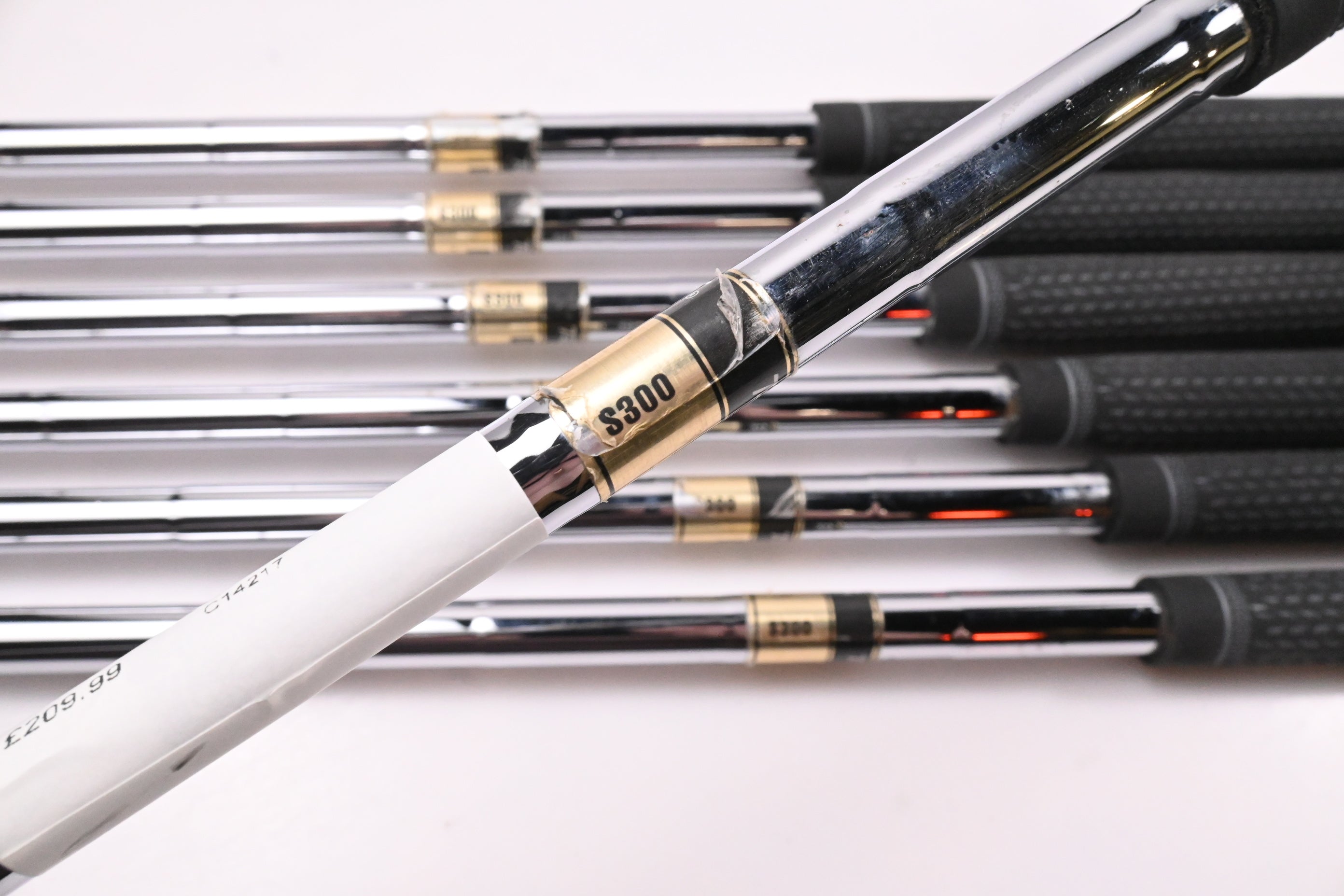 Titleist 695 Forged Irons / 4-PW / Stiff Flex Dynamic Gold S300 Shafts