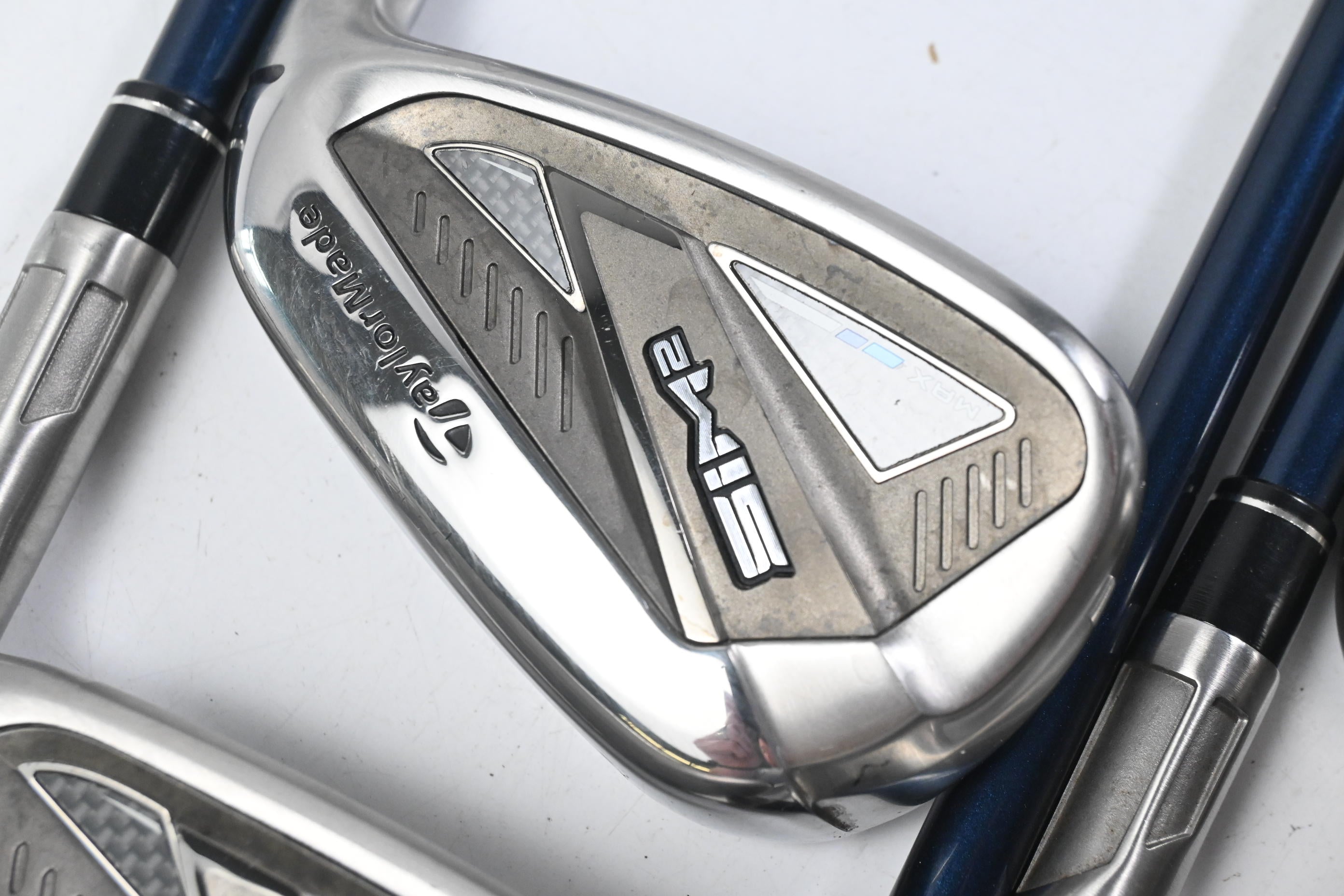 Taylormade SIM2 Max Irons / 7-PW+SW / Senior Flex Ventus Blue 5 Shafts
