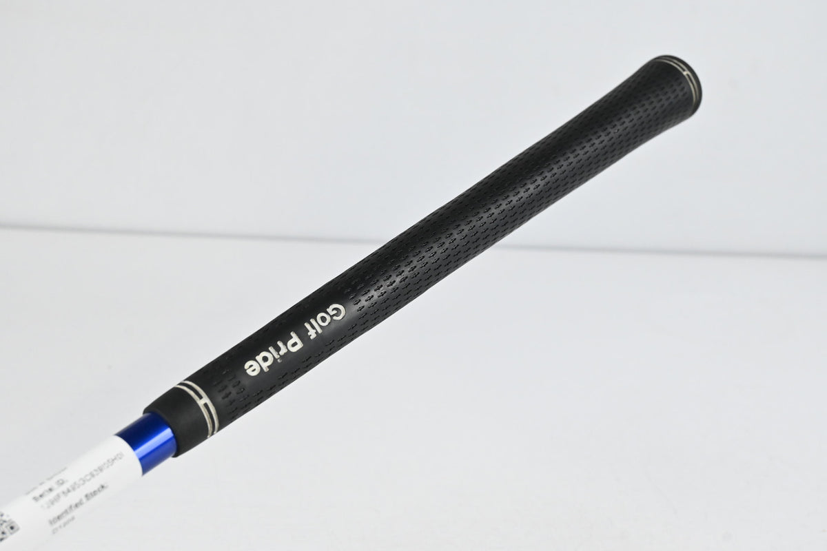 Titleist 905 R Driver / 10.5 Degree / Regular Flex YS-6 Shaft