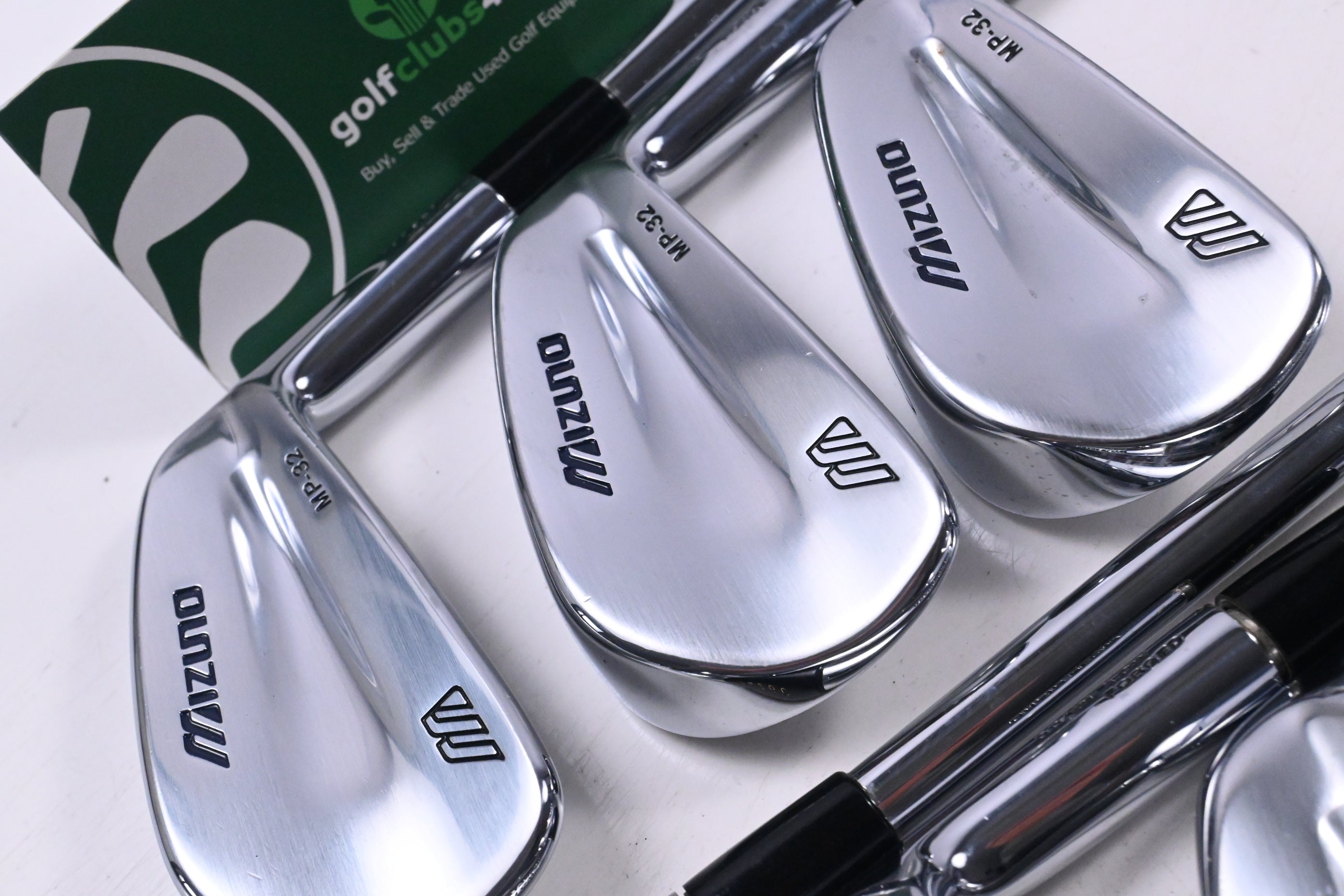Mizuno MP-32 Irons / 3-9i / Regular Flex Dynamic Gold R300 Shafts