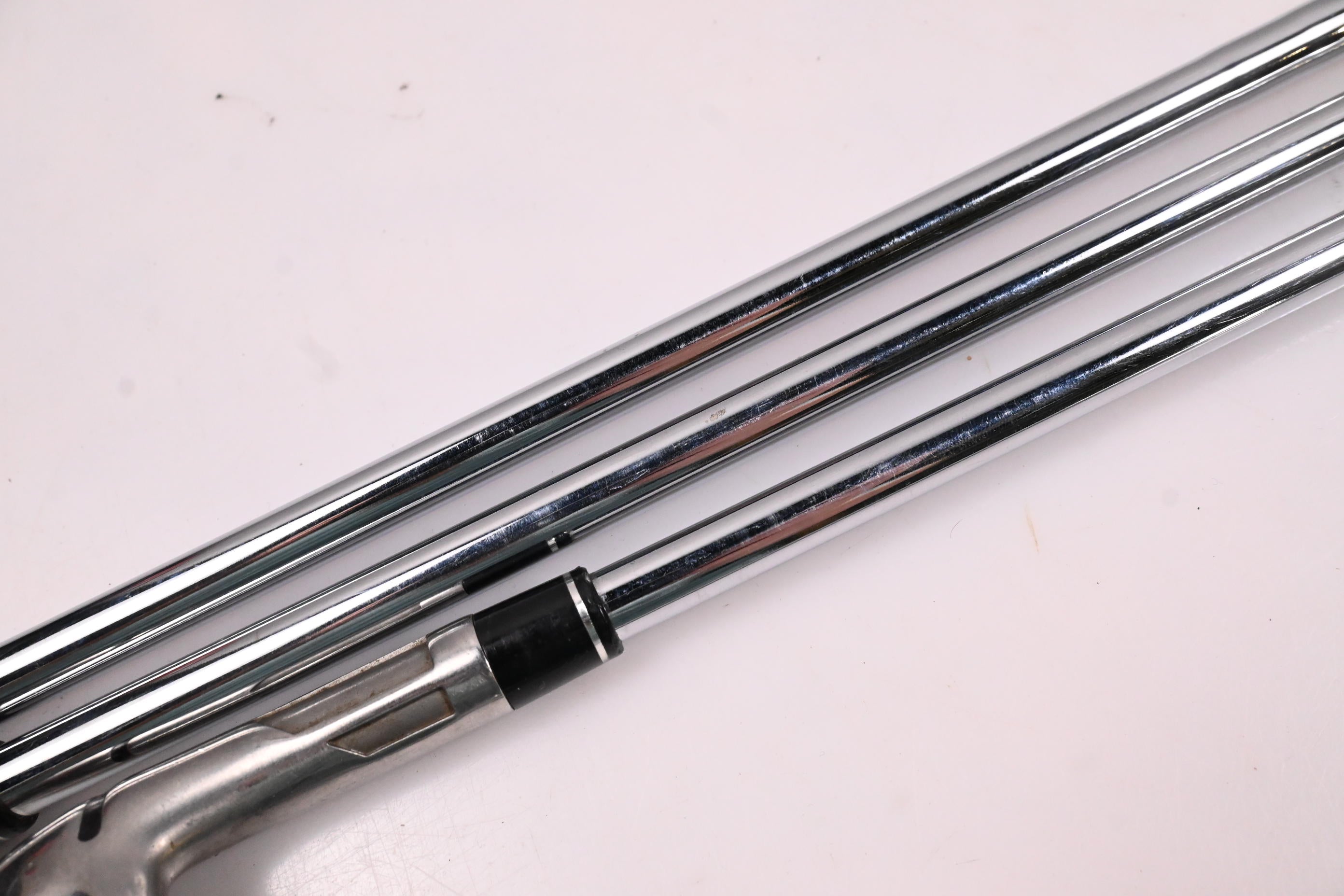 Taylormade SIM2 Max Irons / 5-PW+SW / Regular Flex KBS Max MT 85 Shafts