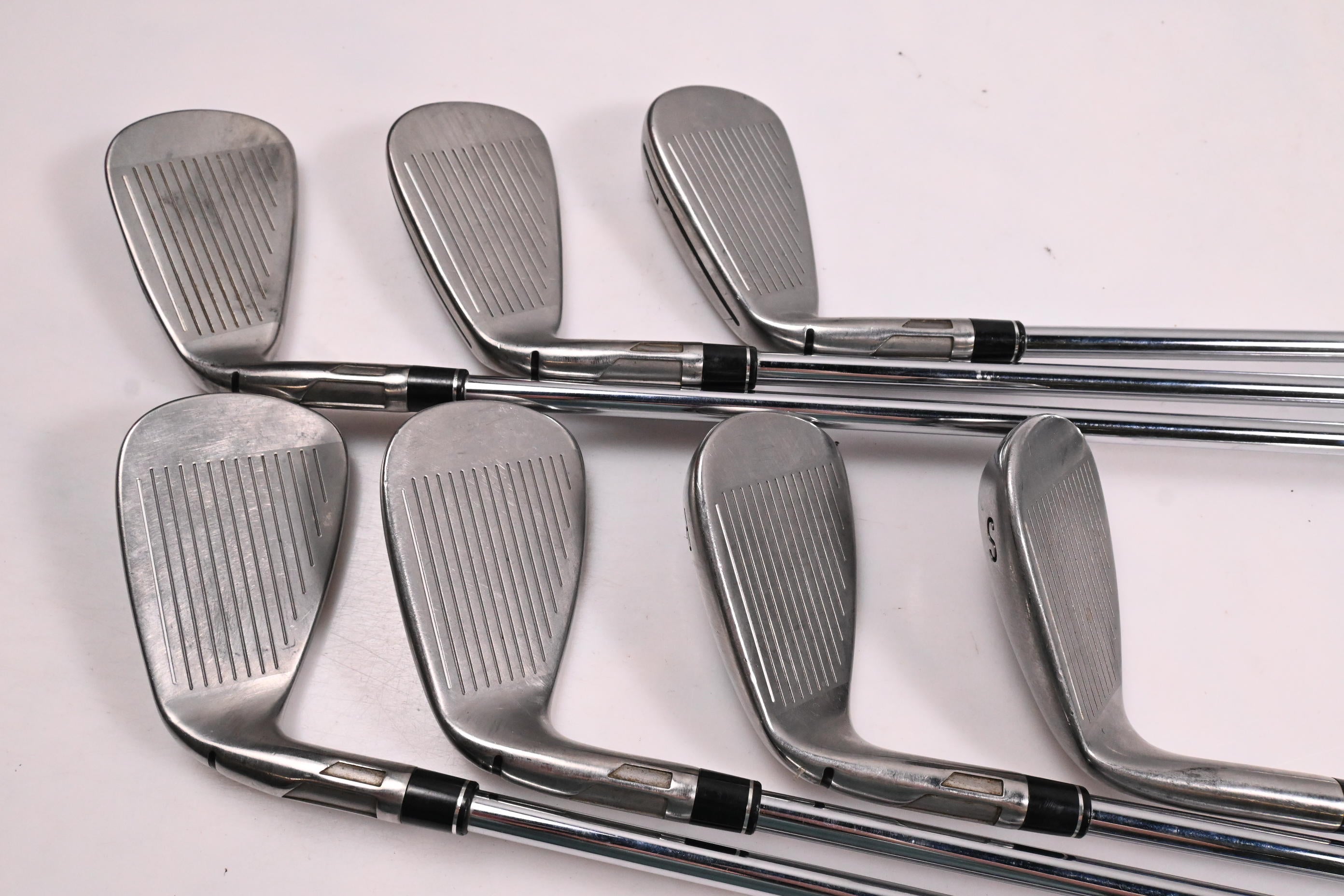 Taylormade SIM2 Max Irons / 5-PW+SW / Regular Flex KBS Max MT 85 Shafts
