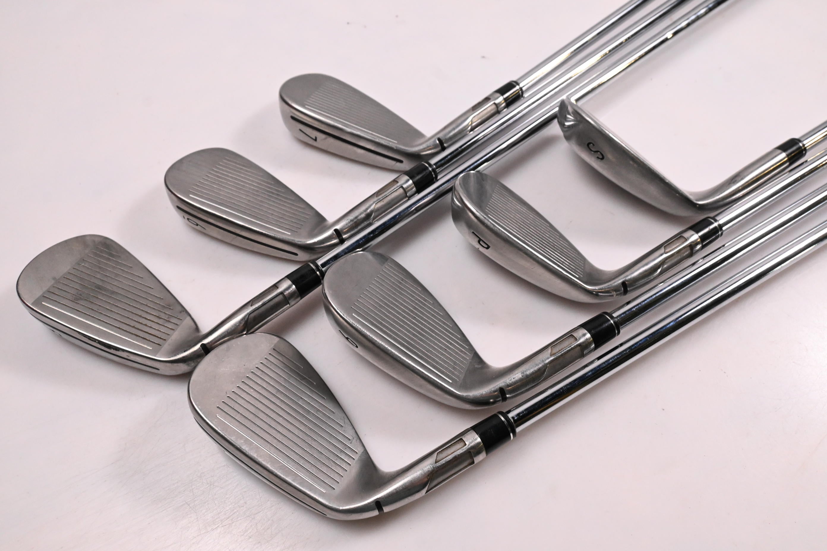 Taylormade SIM2 Max Irons / 5-PW+SW / Regular Flex KBS Max MT 85 Shafts