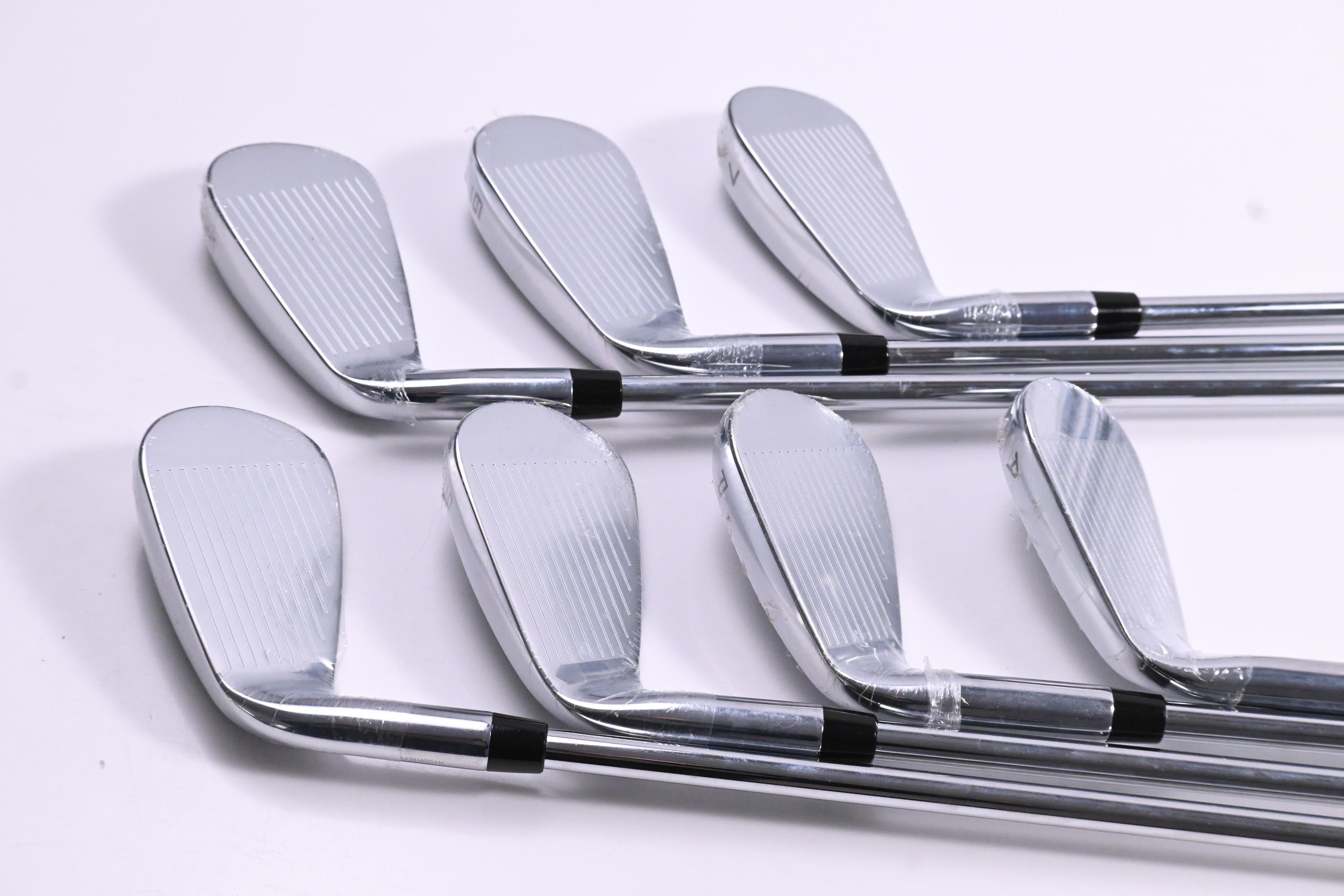 Callaway Elyte Irons / 5-PW+GW / Regular Flex Vector 80 Shafts