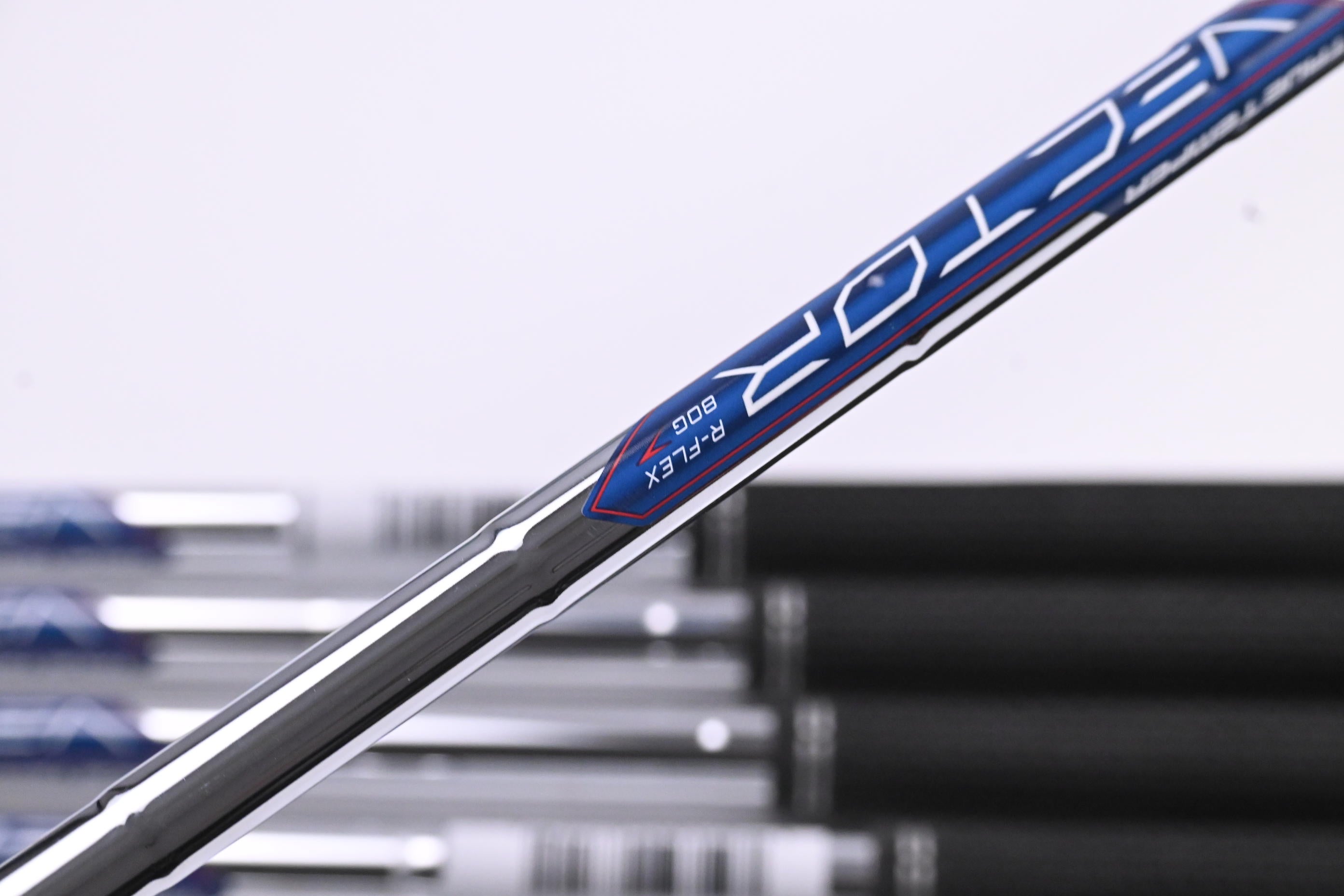 Callaway Elyte Irons / 5-PW+GW / Regular Flex Vector 80 Shafts