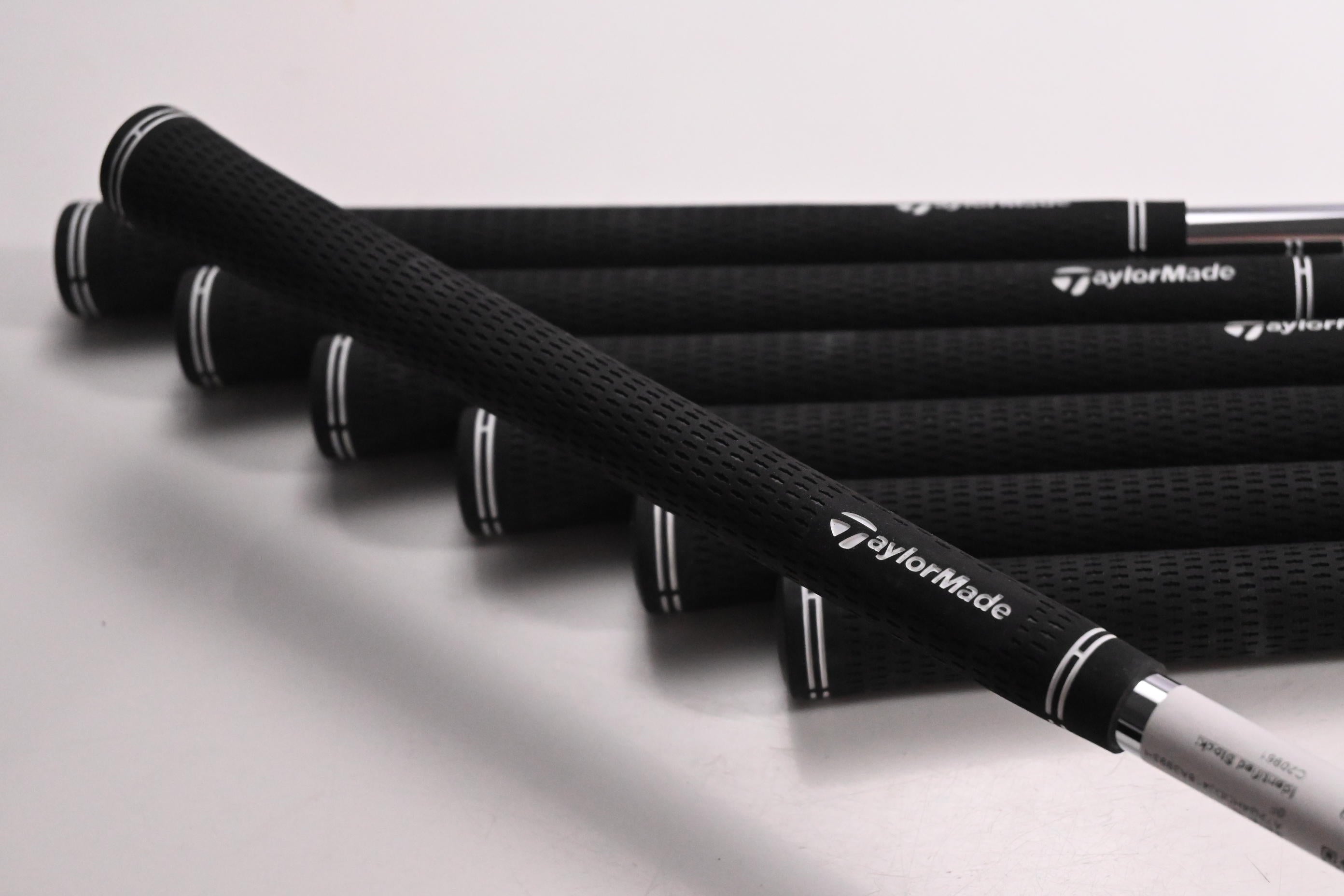 Dynamic Gold Mid 115 S300 Iron Shafts / Stiff Flex / Set of 7 / .355" Taper Tip