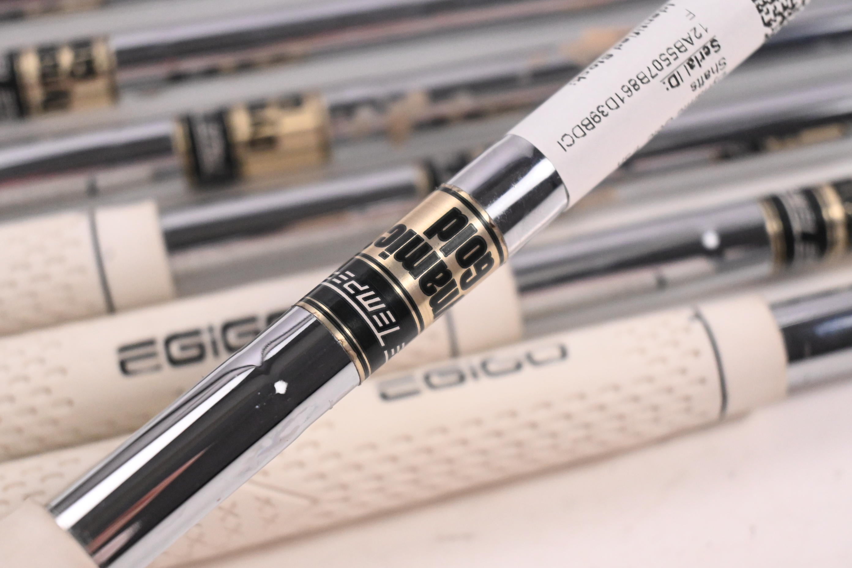 Dynamic Gold R300 Iron Shafts / Regular Flex / Set of 7 / .355" Taper Tip