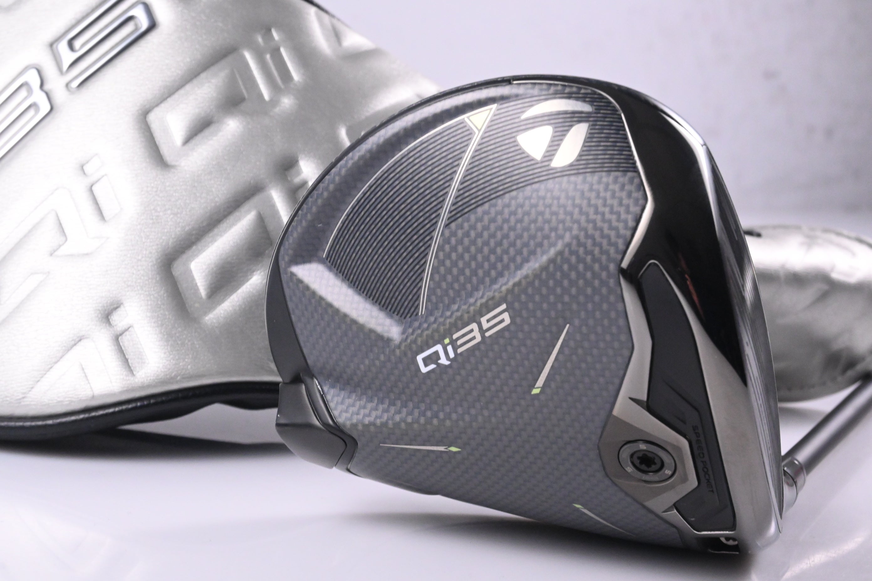 Taylormade Qi35 Driver / 10.5 Degree / X-Flex Kai'li Darkwaves Blue CB 60 Shaft