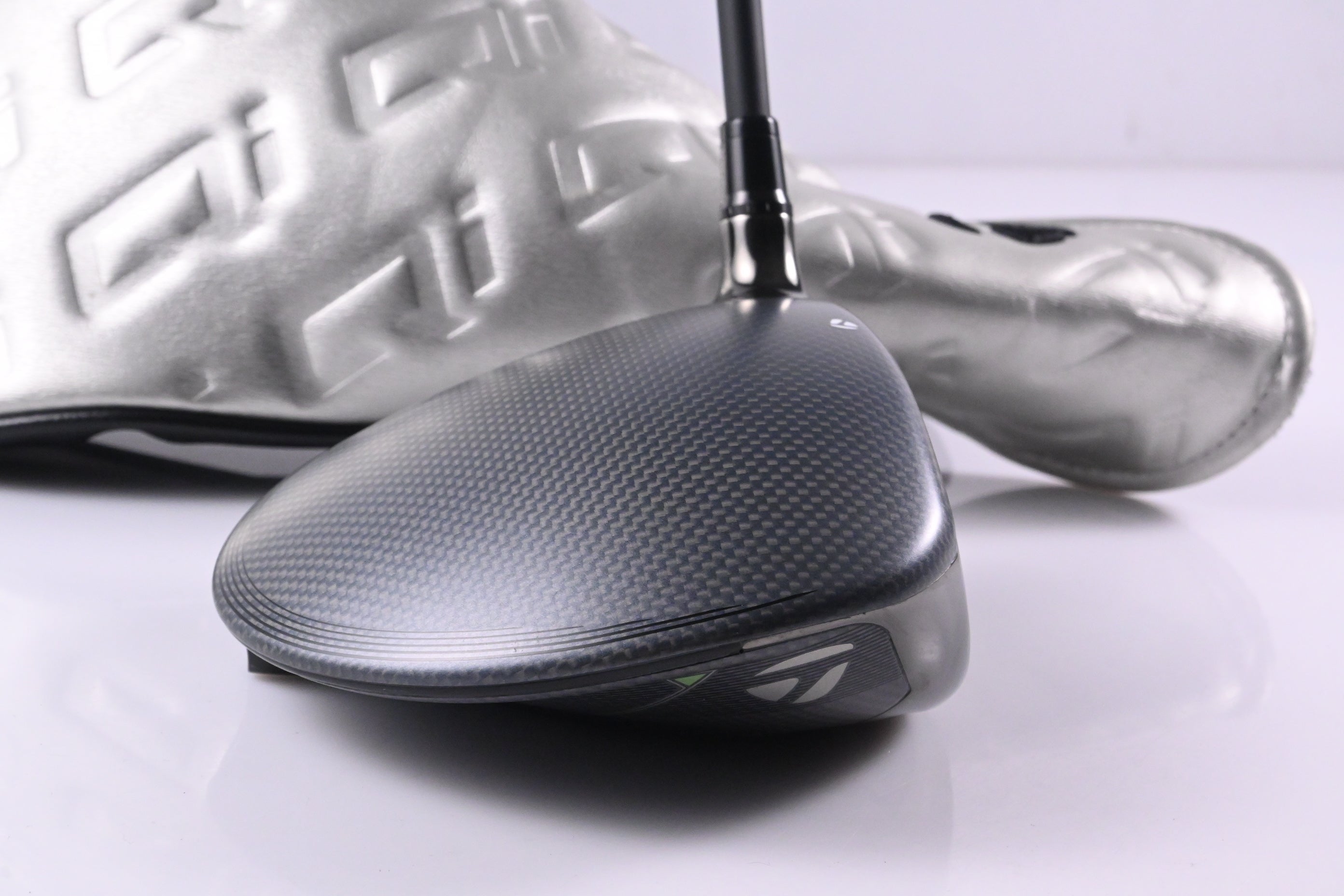 Taylormade Qi35 Driver / 10.5 Degree / X-Flex Kai'li Darkwaves Blue CB 60 Shaft
