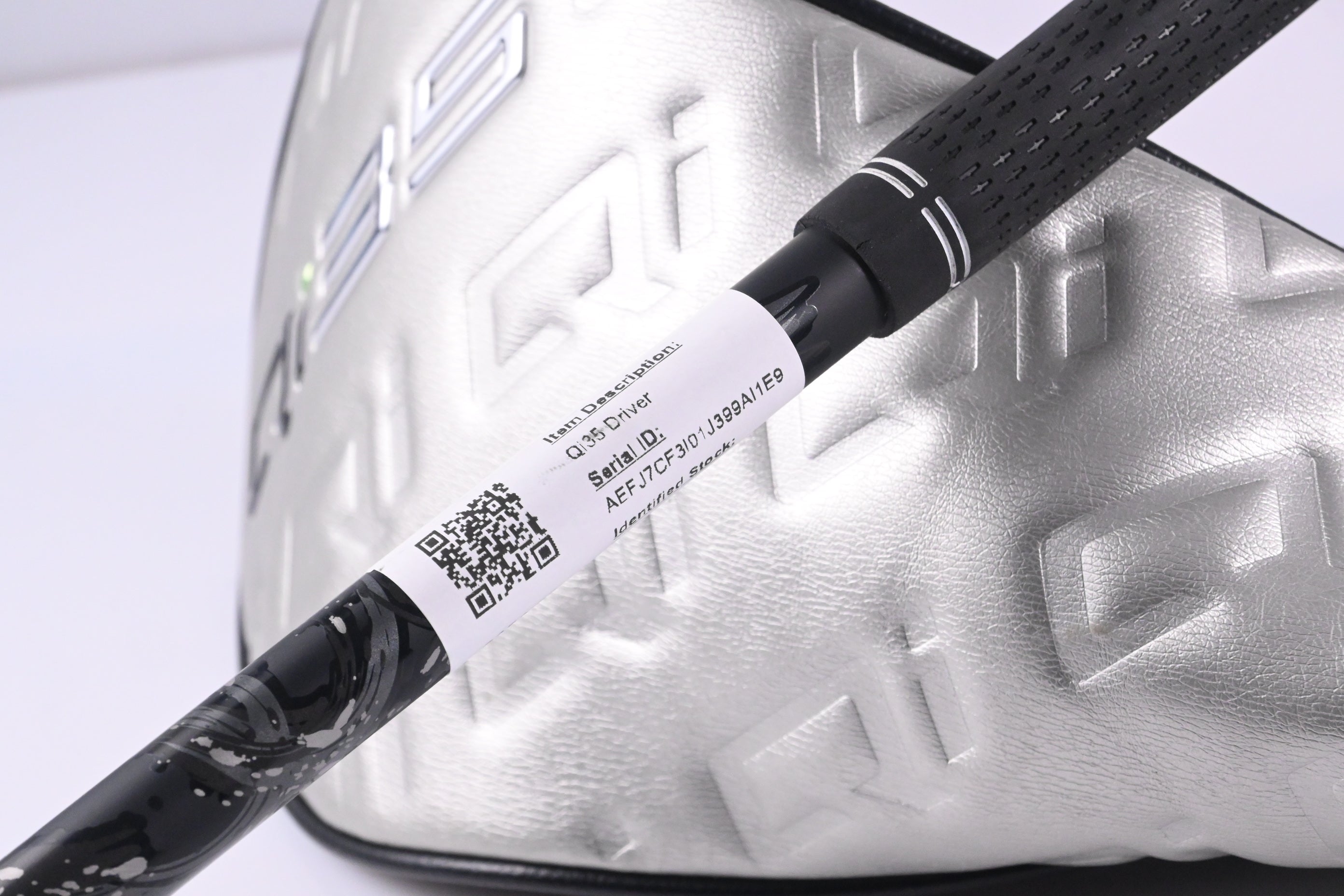 Taylormade Qi35 Driver / 10.5 Degree / X-Flex Kai'li Darkwaves Blue CB 60 Shaft